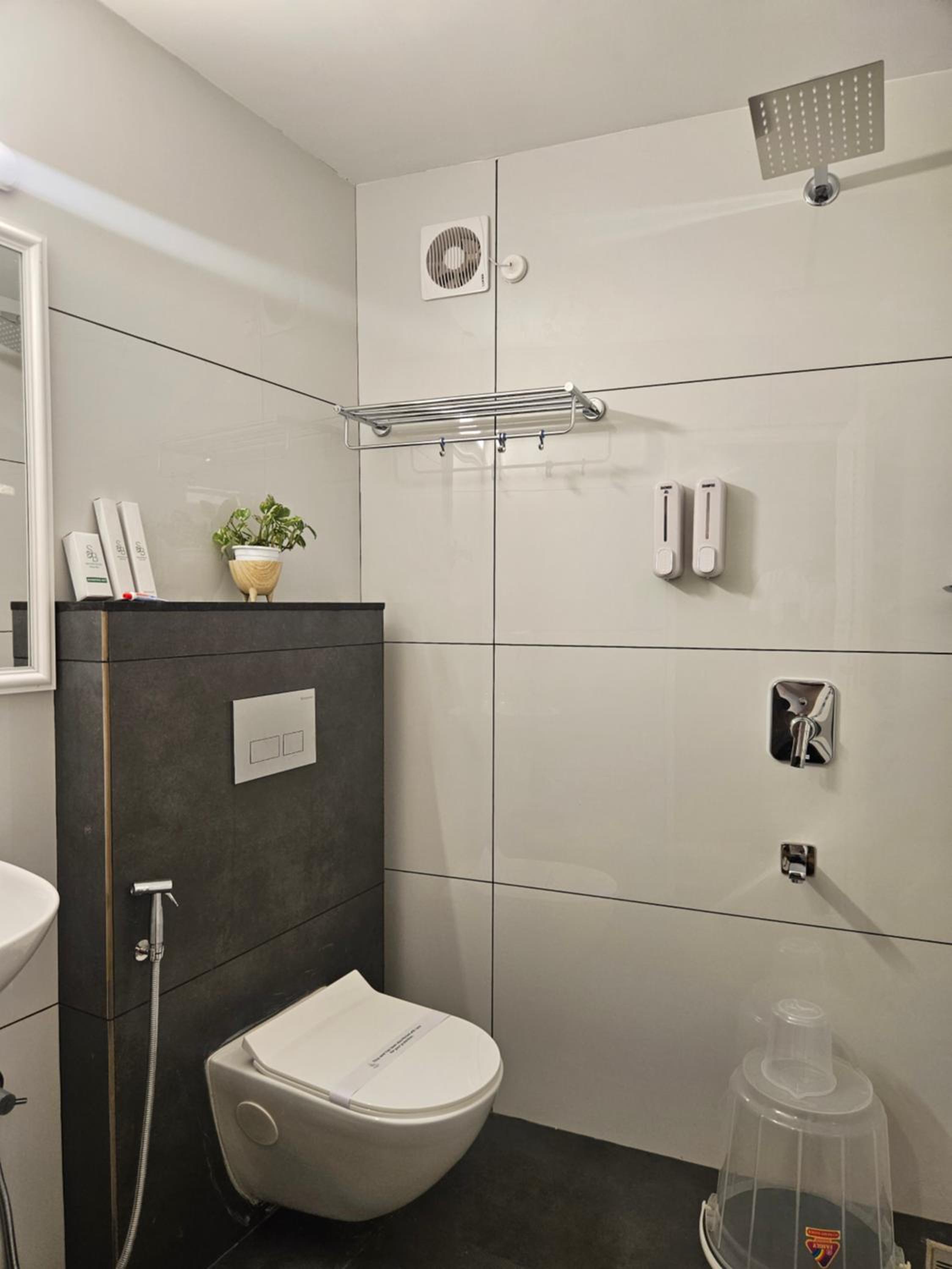 Two-Bedroom House - Photo 2