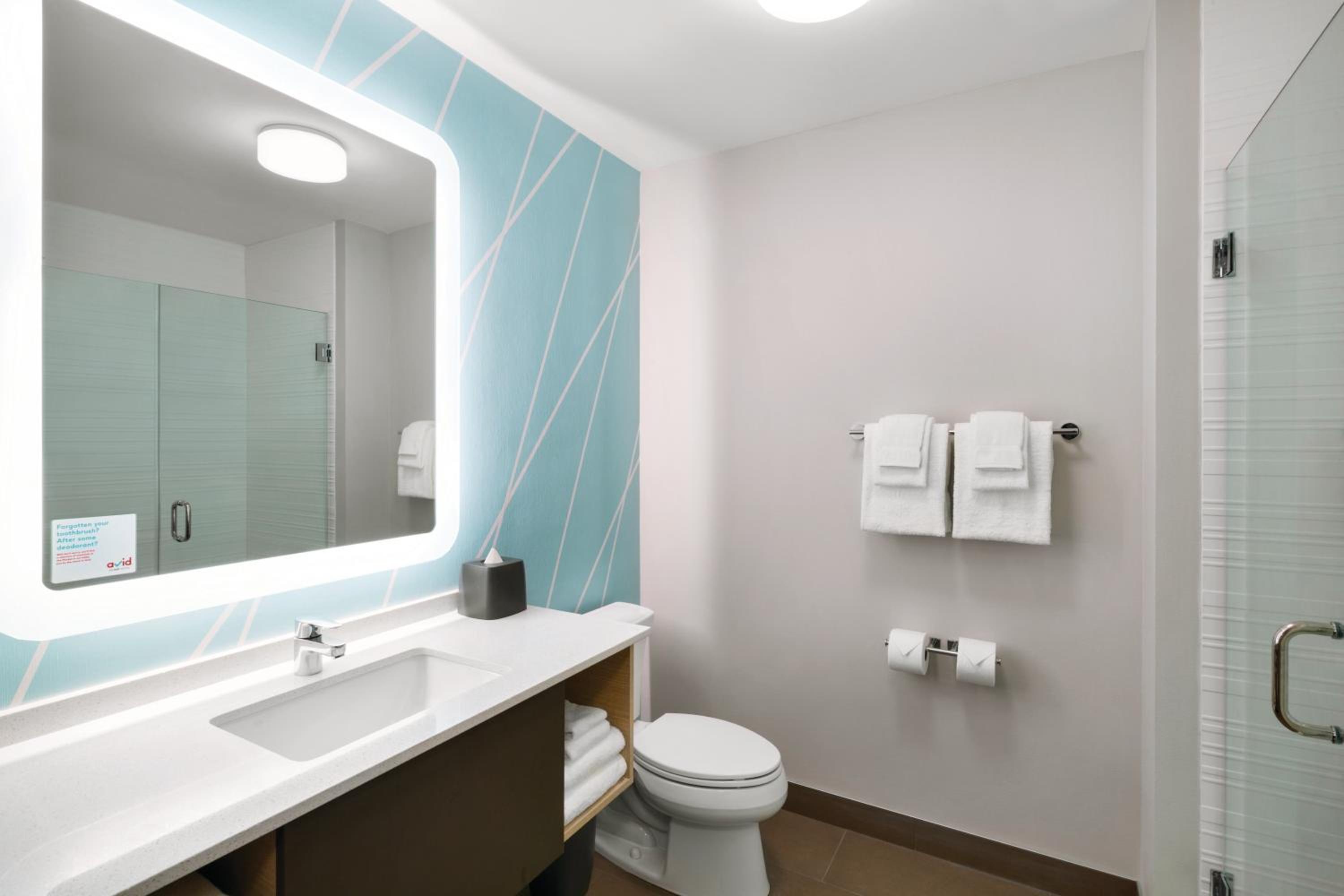 Standard King Room - Photo 9