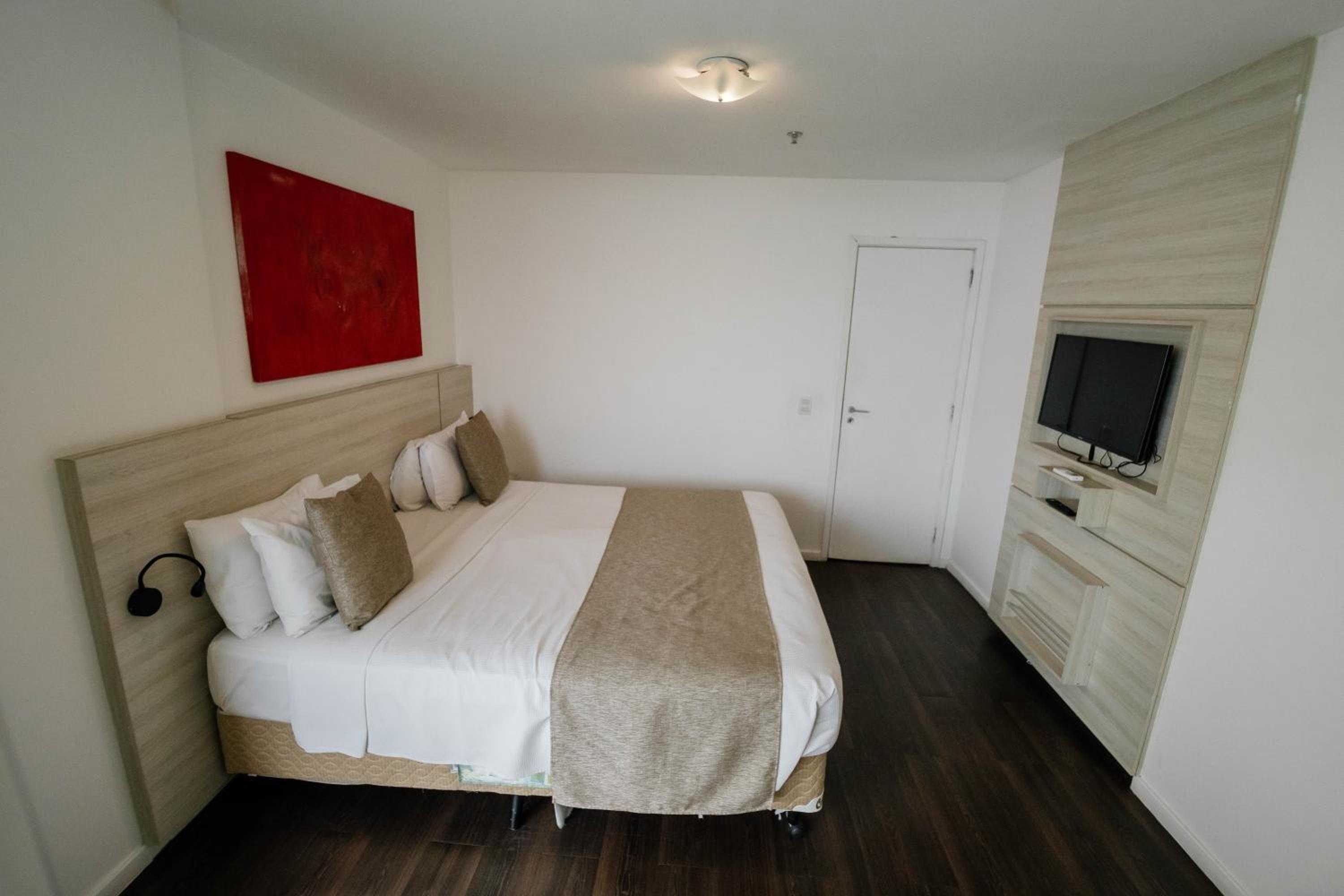 Luxury Suite with King Bed - Photo 8