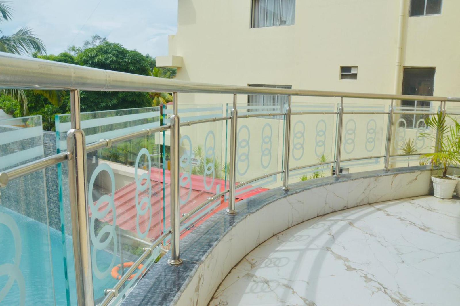 Queen Room With Pool View photo 2