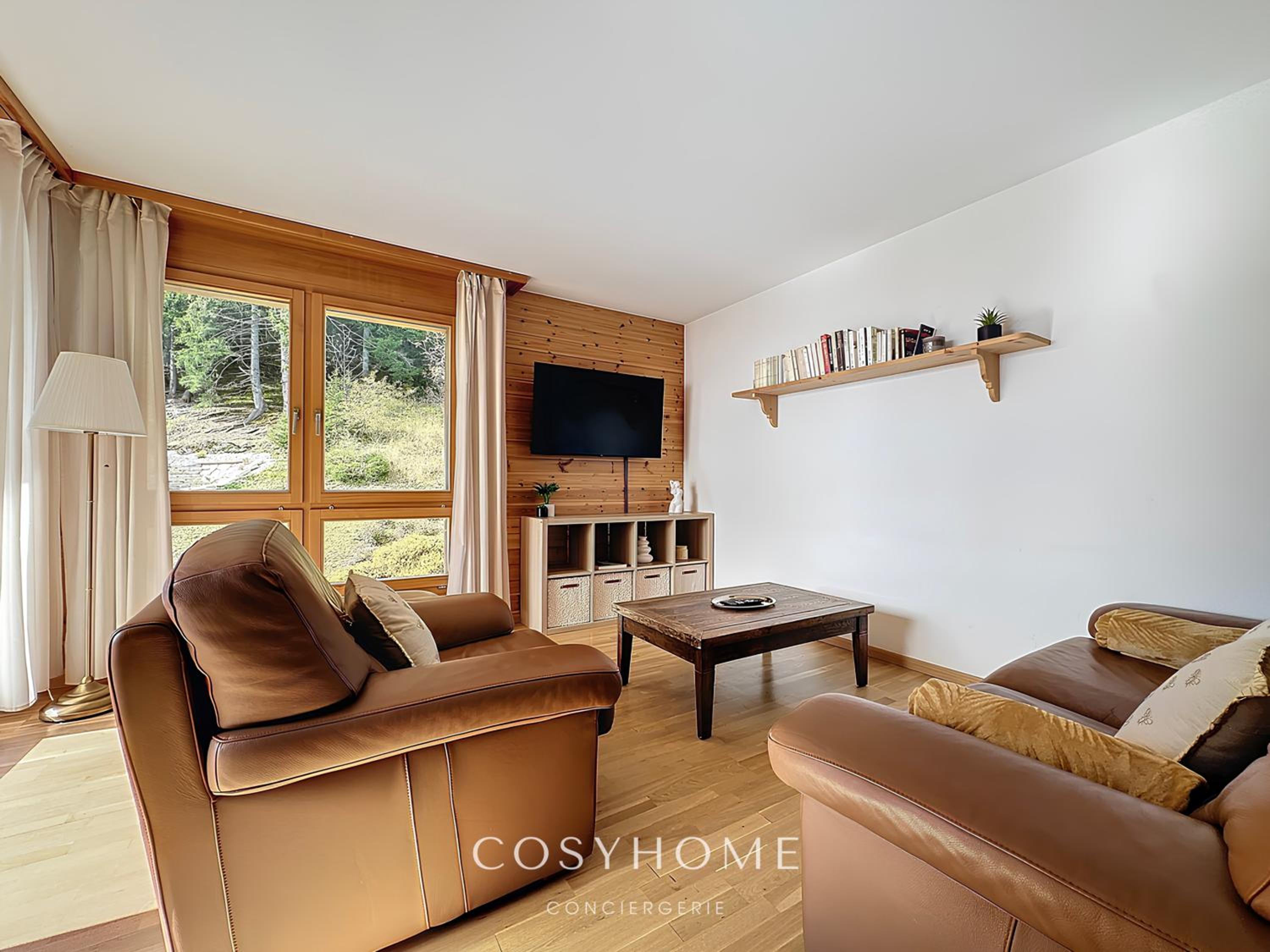Two-Bedroom Apartment with Mountain View photo 1