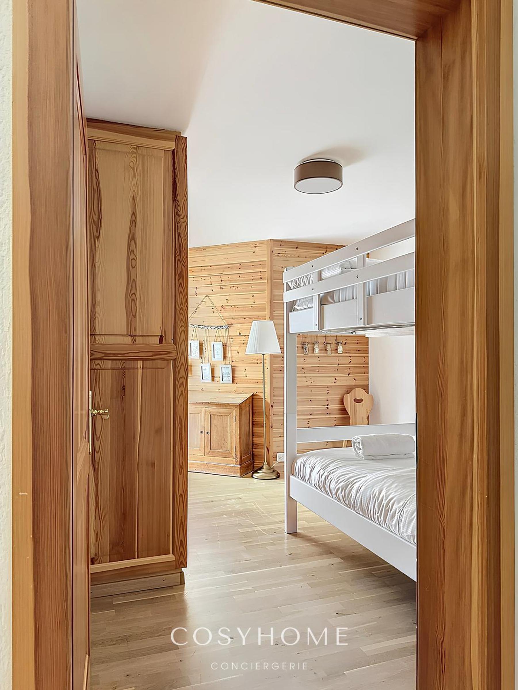 Two-Bedroom Apartment with Mountain View photo 2