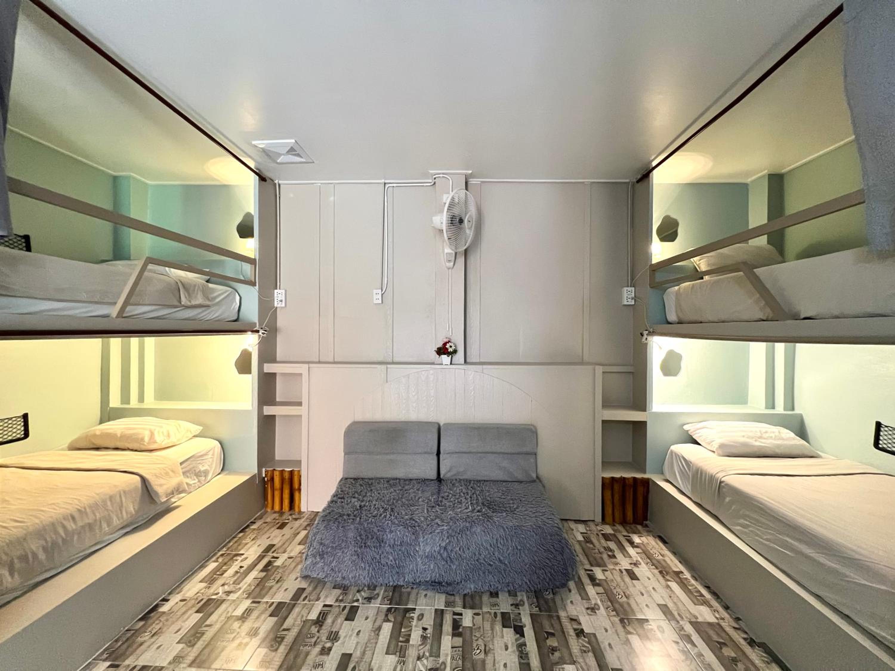 6-Bed Deluxe Dormitory