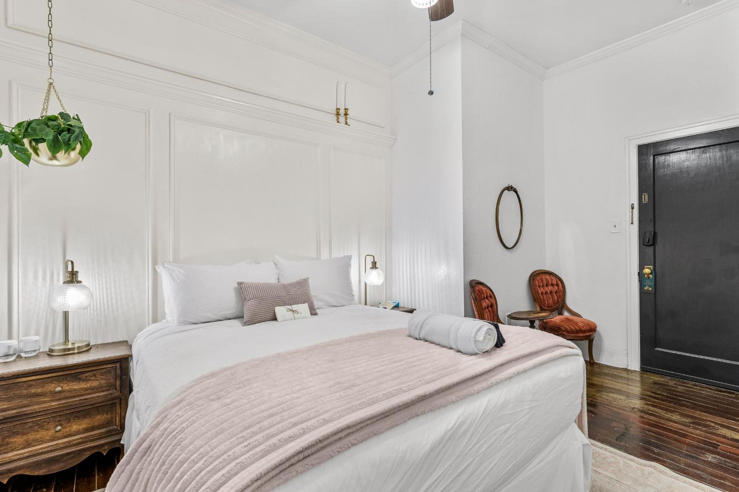 Standard Queen Room