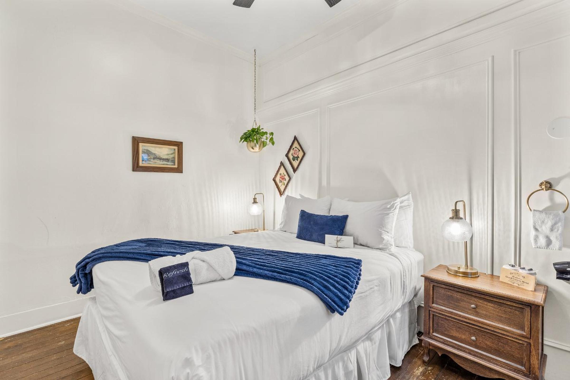 Standard Queen Room