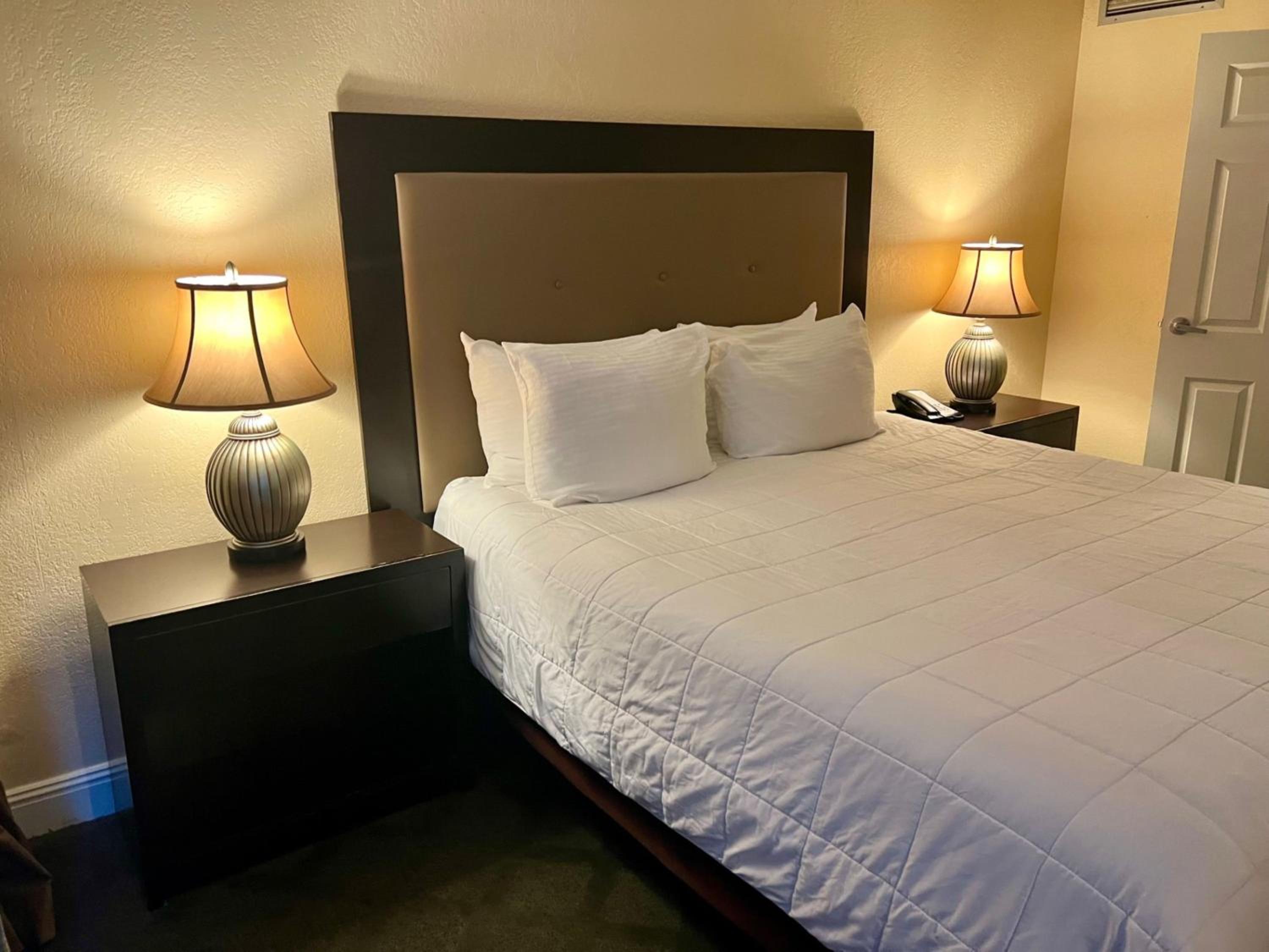 One-Bedroom Suite (No Resort Fee) - Photo 16