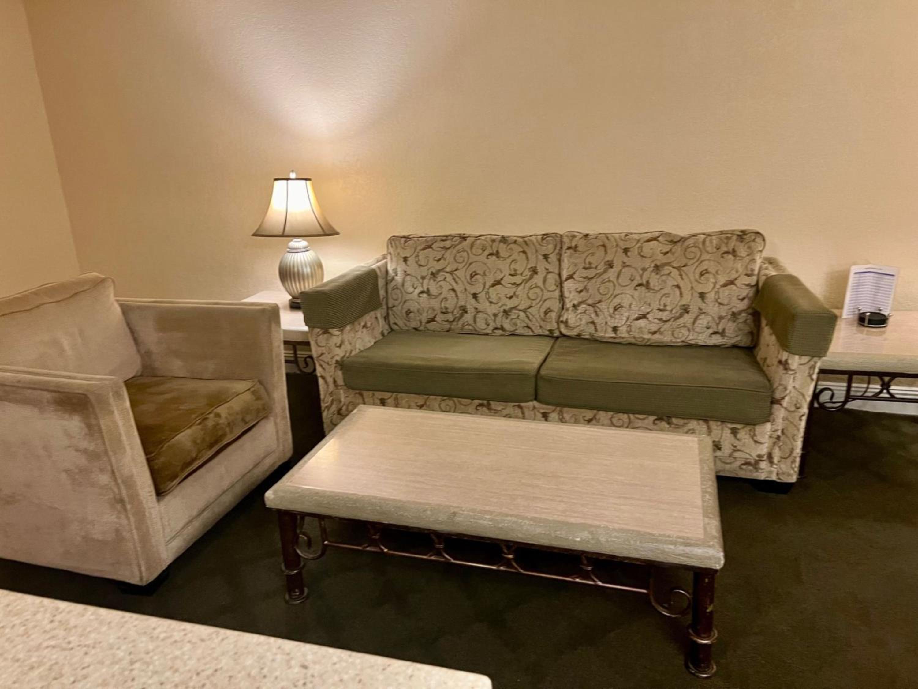 One-Bedroom Suite (No Resort Fee) - Photo 8