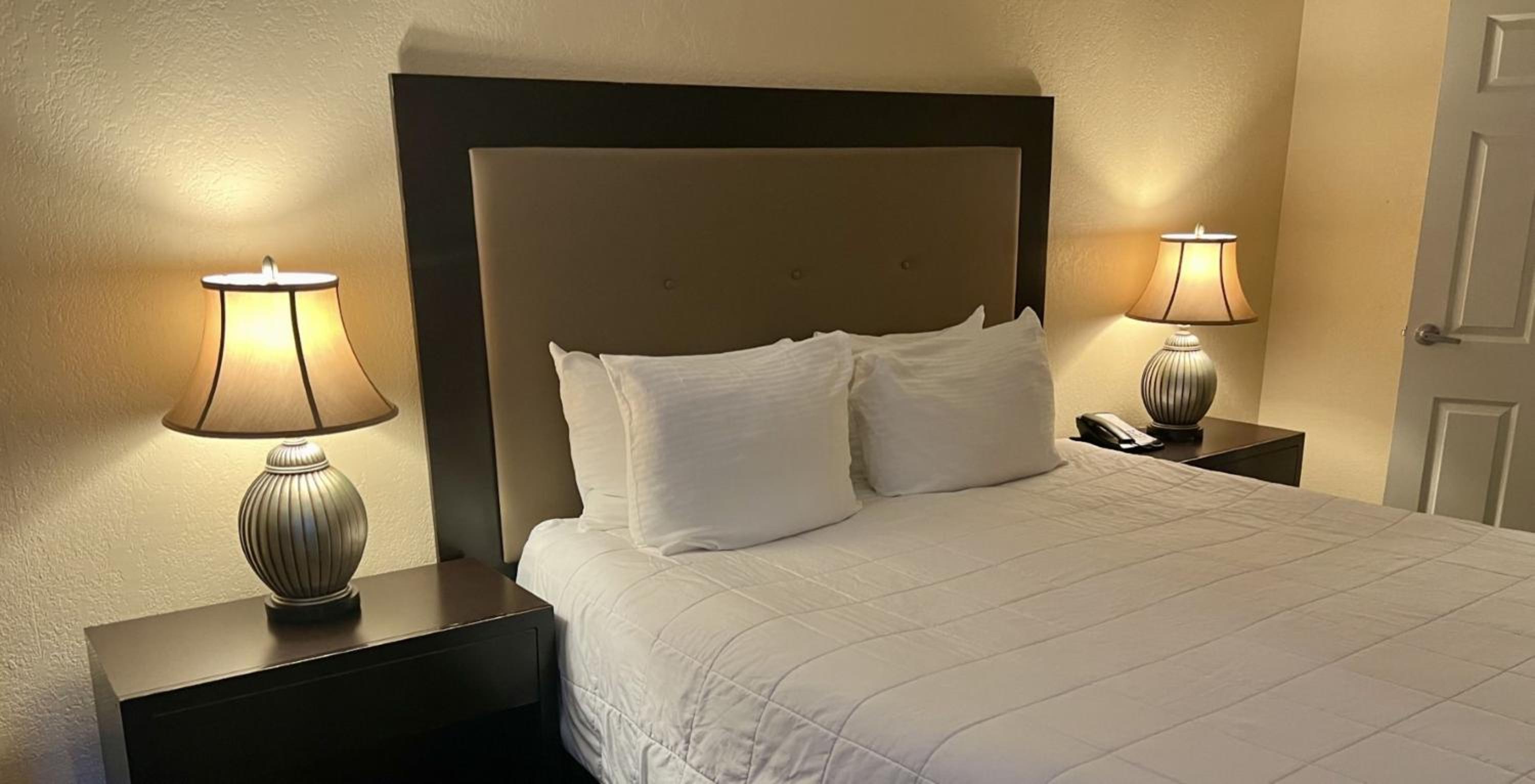 One-Bedroom Suite (No Resort Fee) - Photo 5