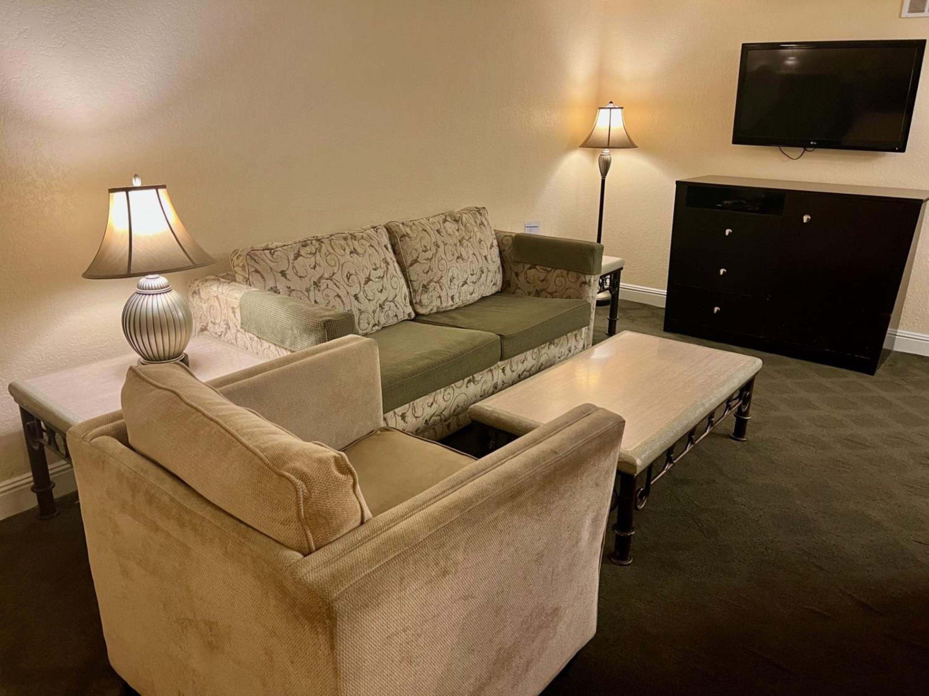 One-Bedroom Suite (No Resort Fee) - Photo 12