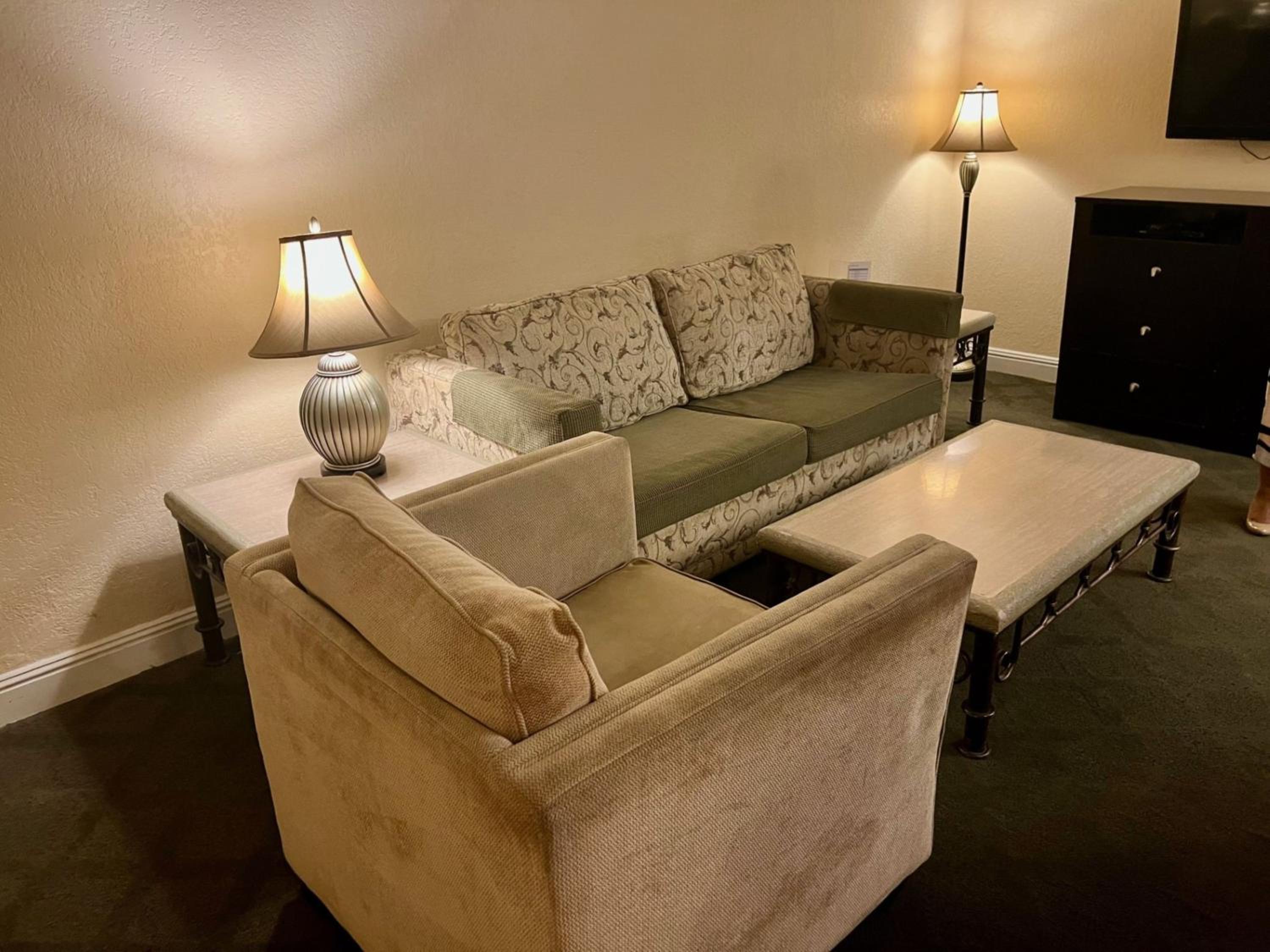 One-Bedroom Suite (No Resort Fee) - Photo 3