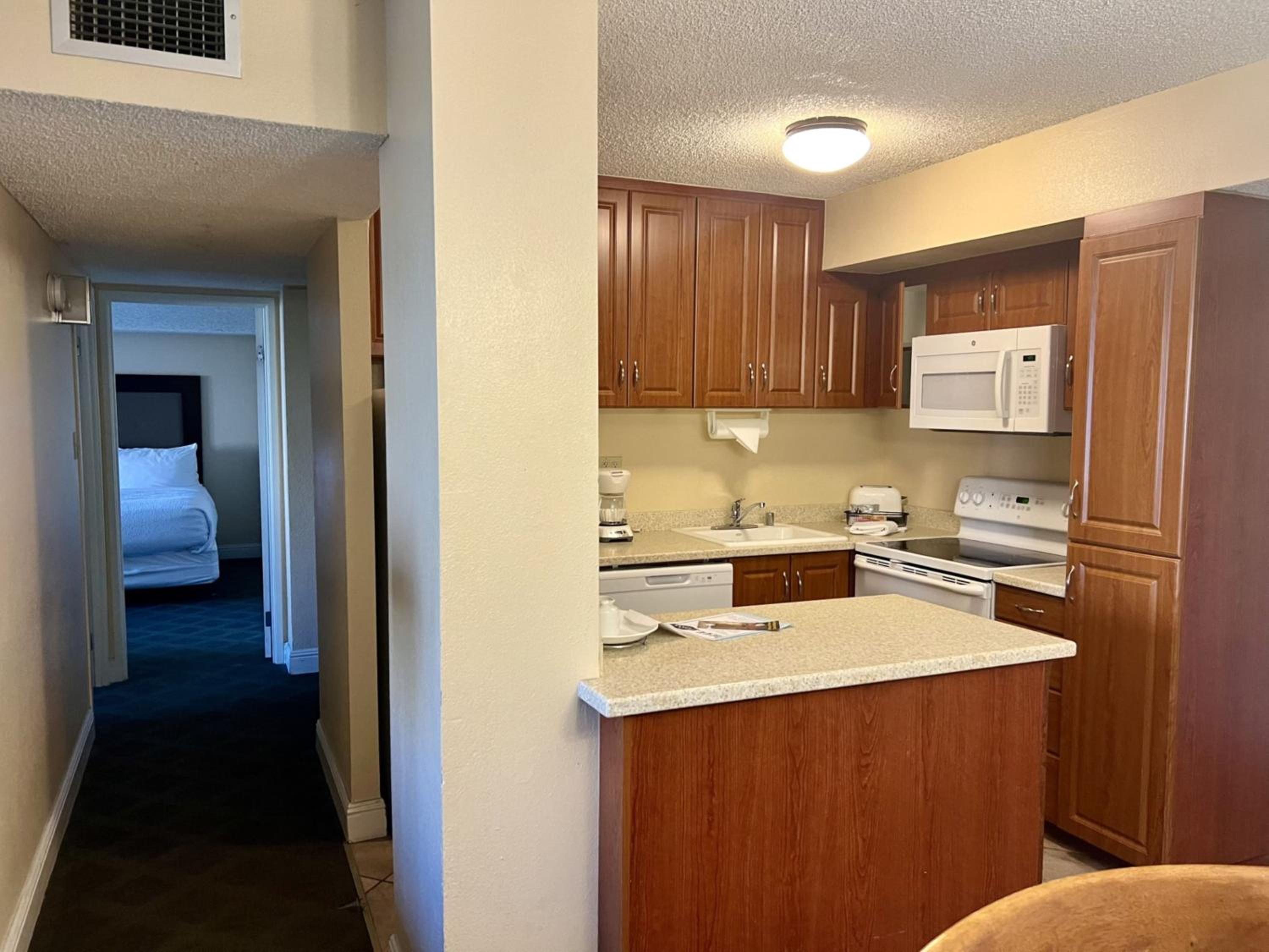 Two-Bedroom Suite (No Resort Fee) - Photo 4