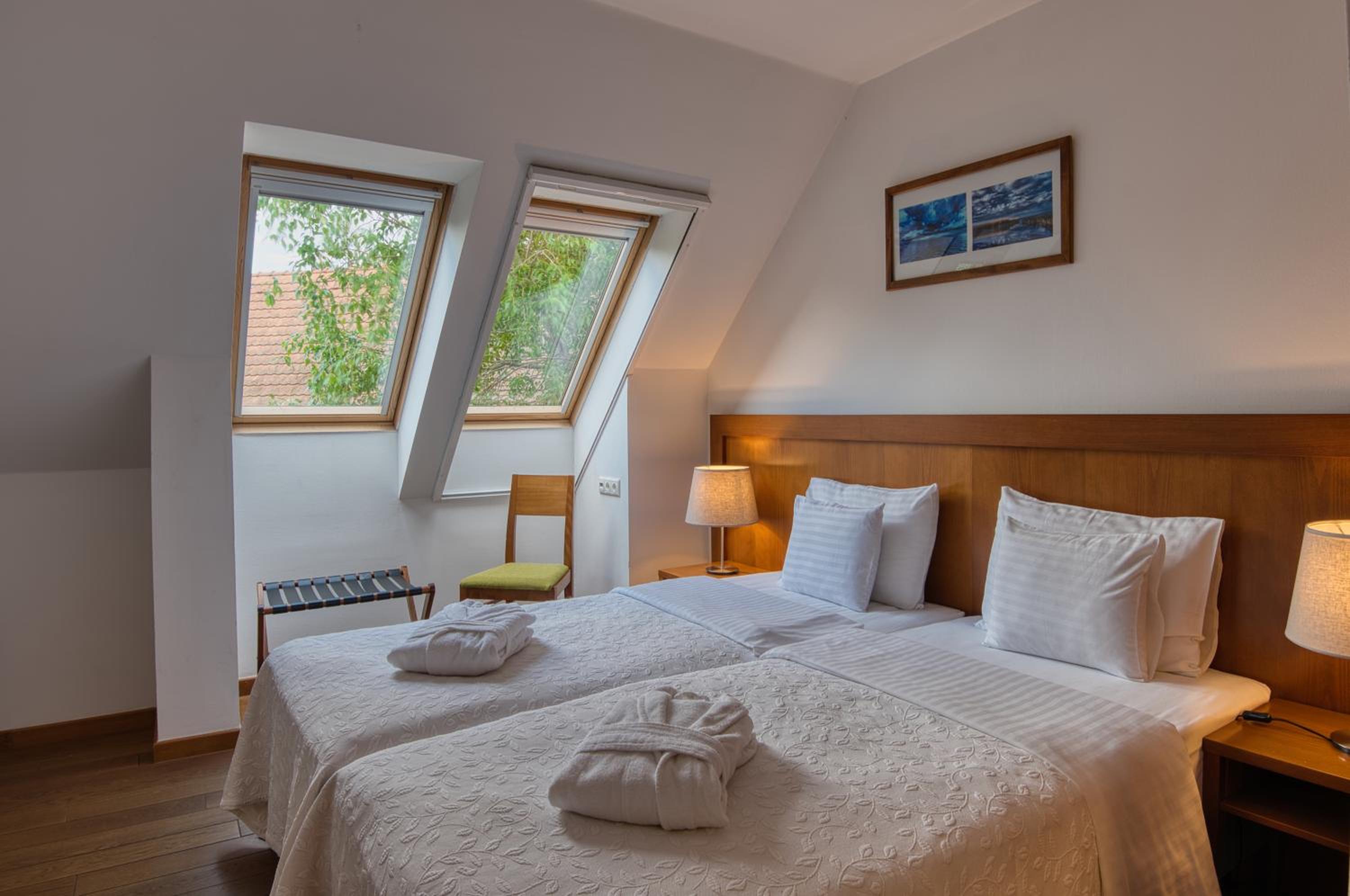 Suite with Lake View - Photo 1