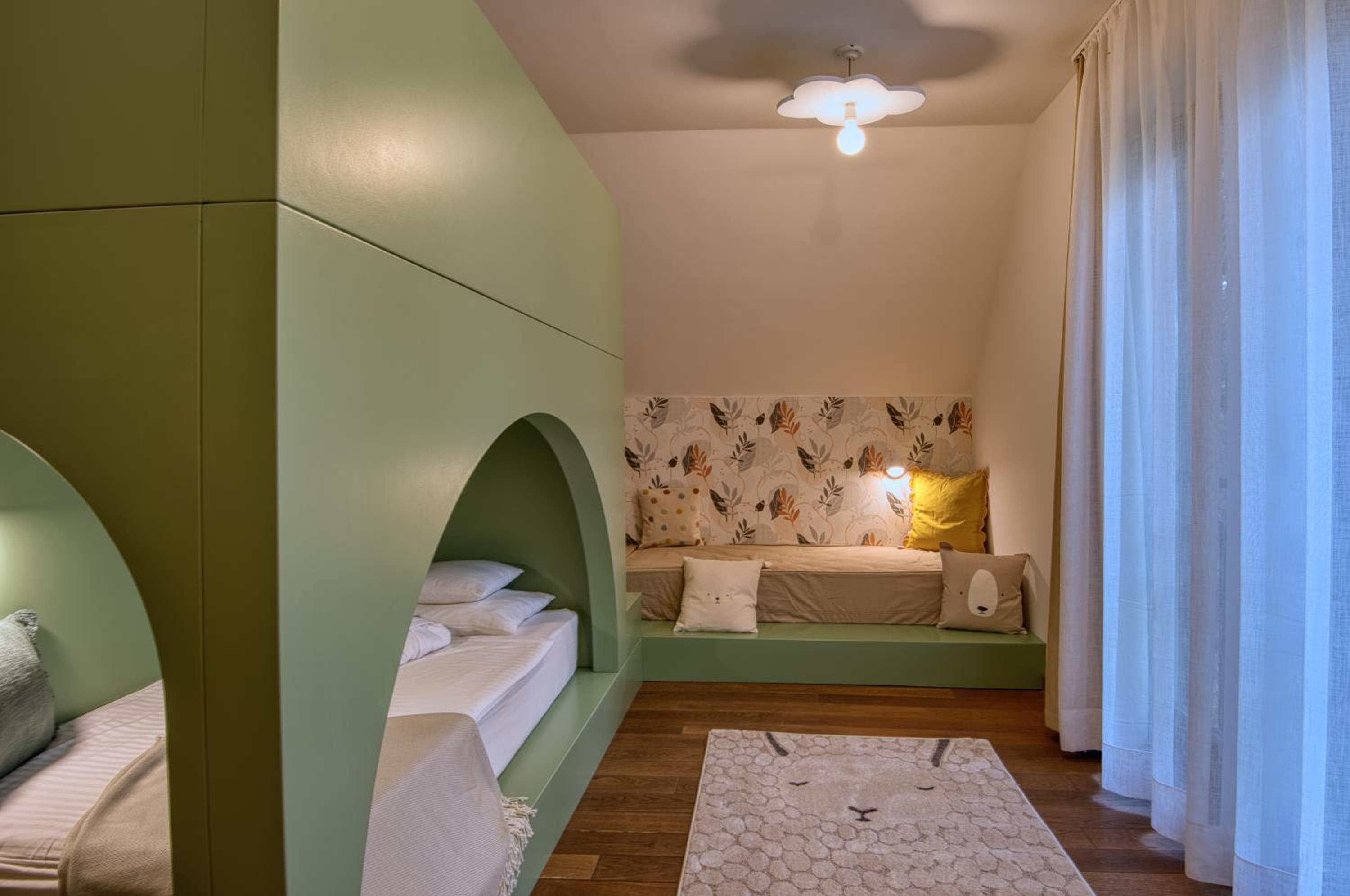 Suite with Lake View - Photo 12