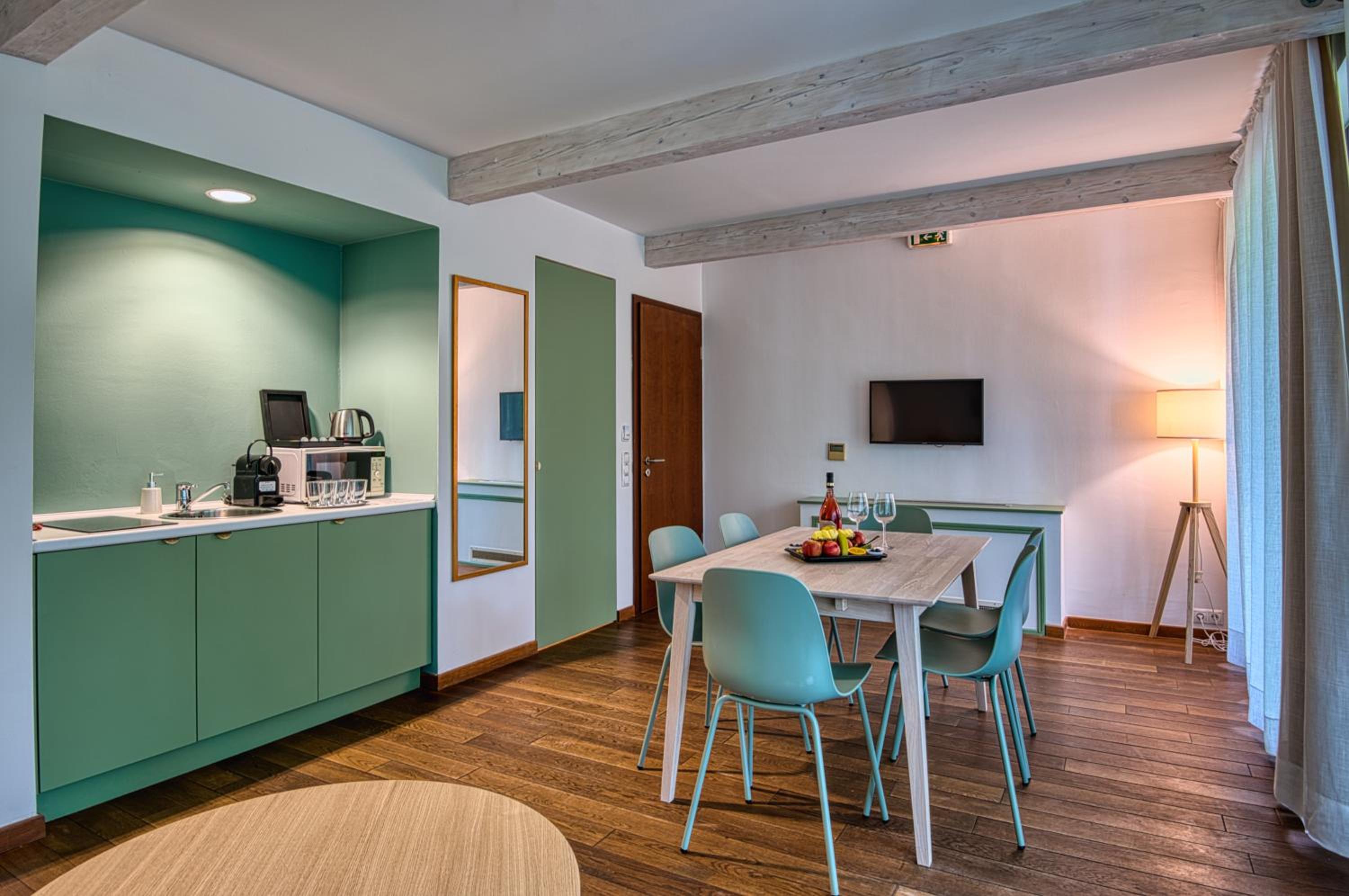 Suite with Lake View - Photo 18