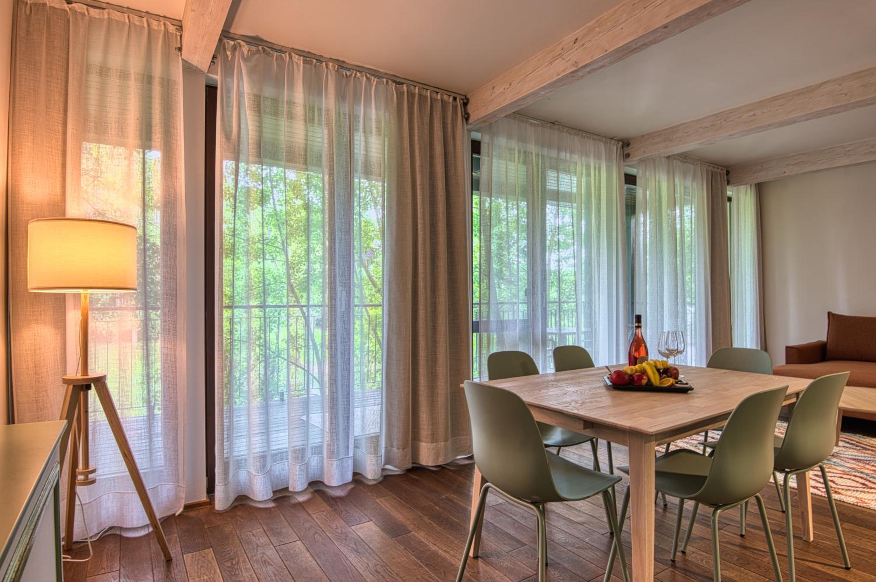 Suite with Lake View - Photo 9