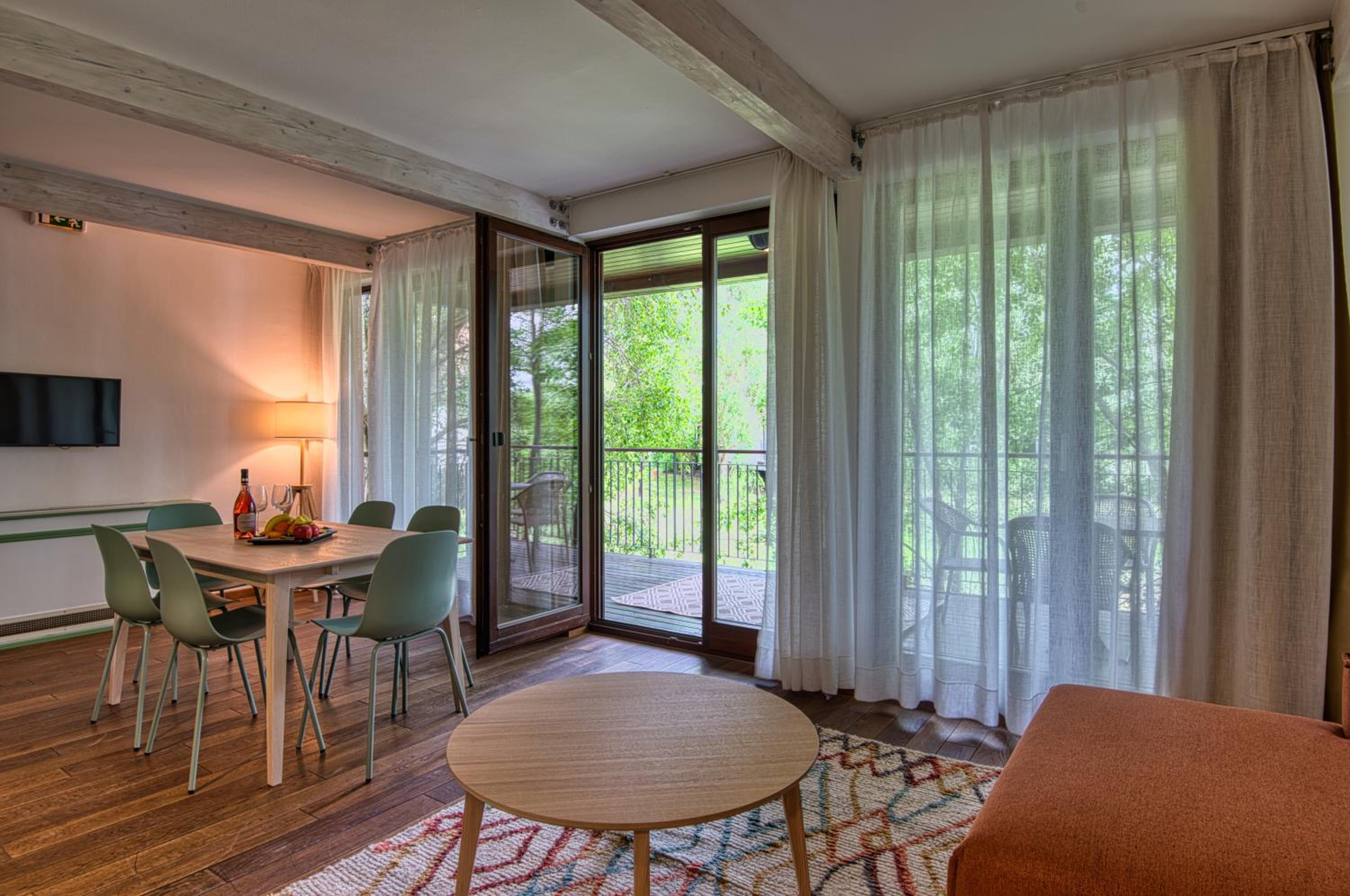 Suite with Lake View - Photo 20