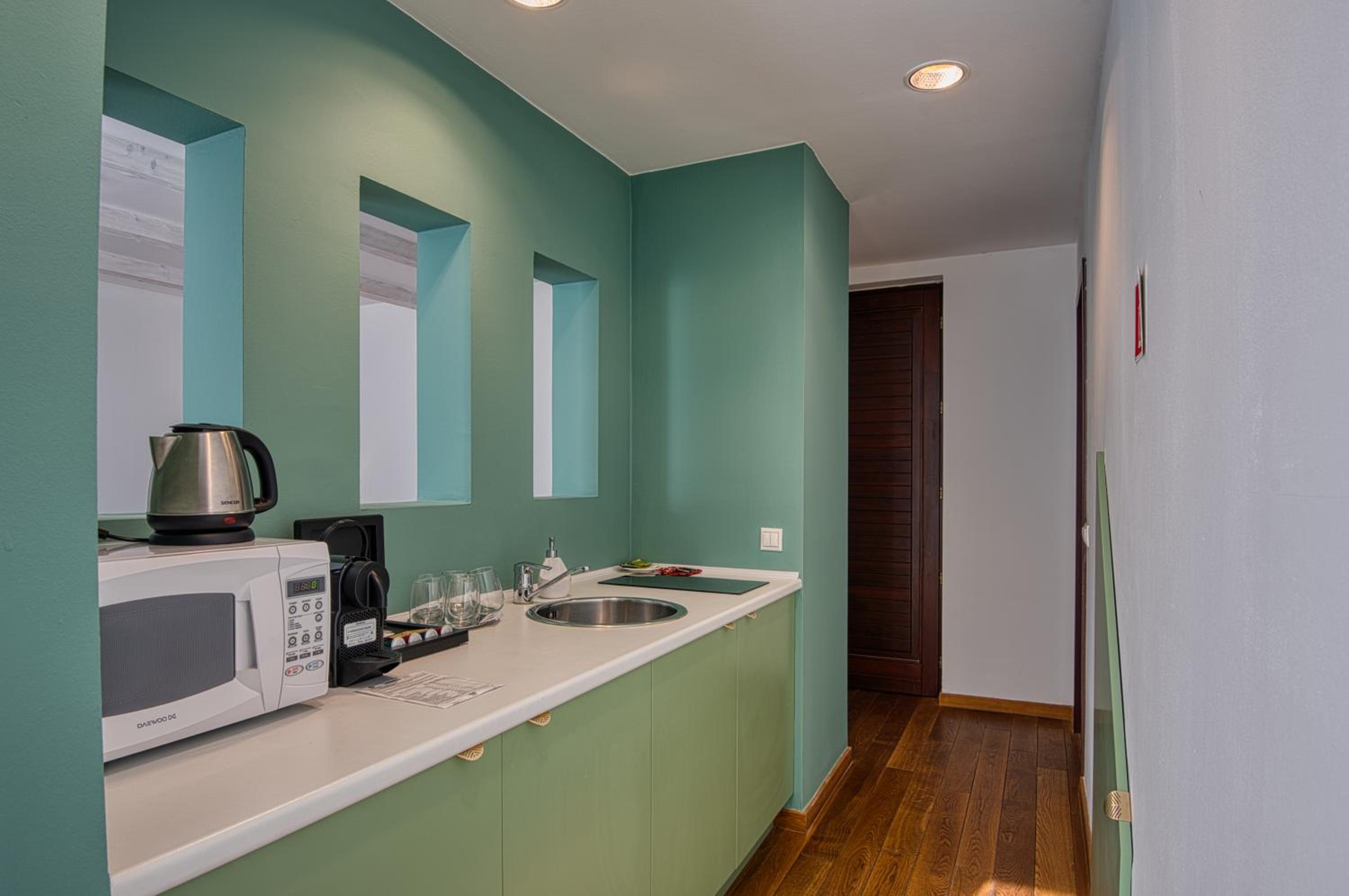 Junior Suite with Garden View - Photo 9