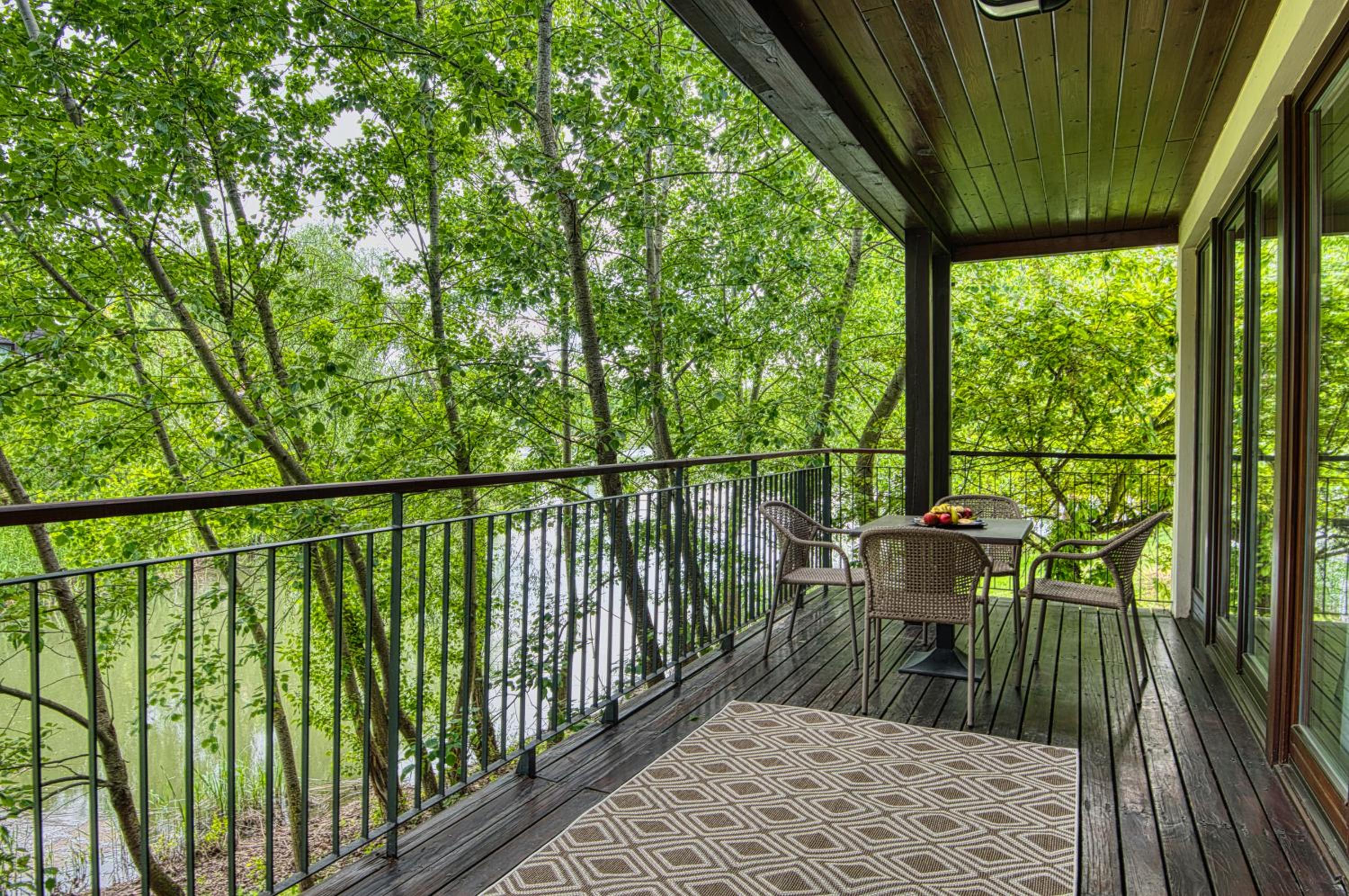 Suite with Lake View - Photo 7