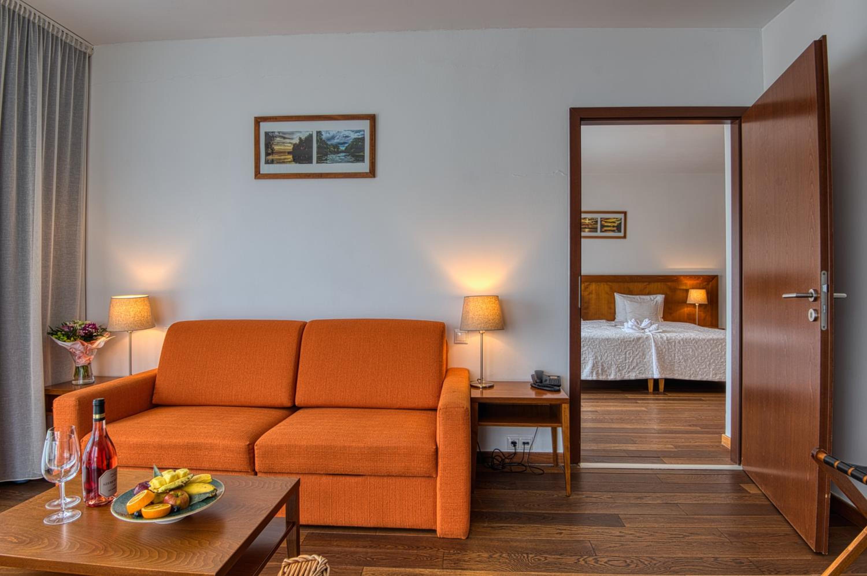 Suite - Photo 12