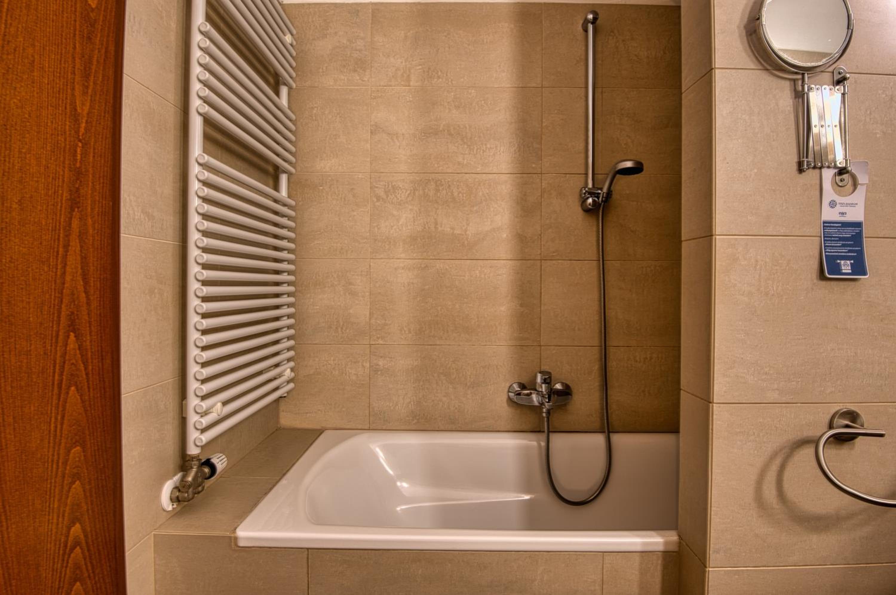 Triple Room with Bath - Photo 8