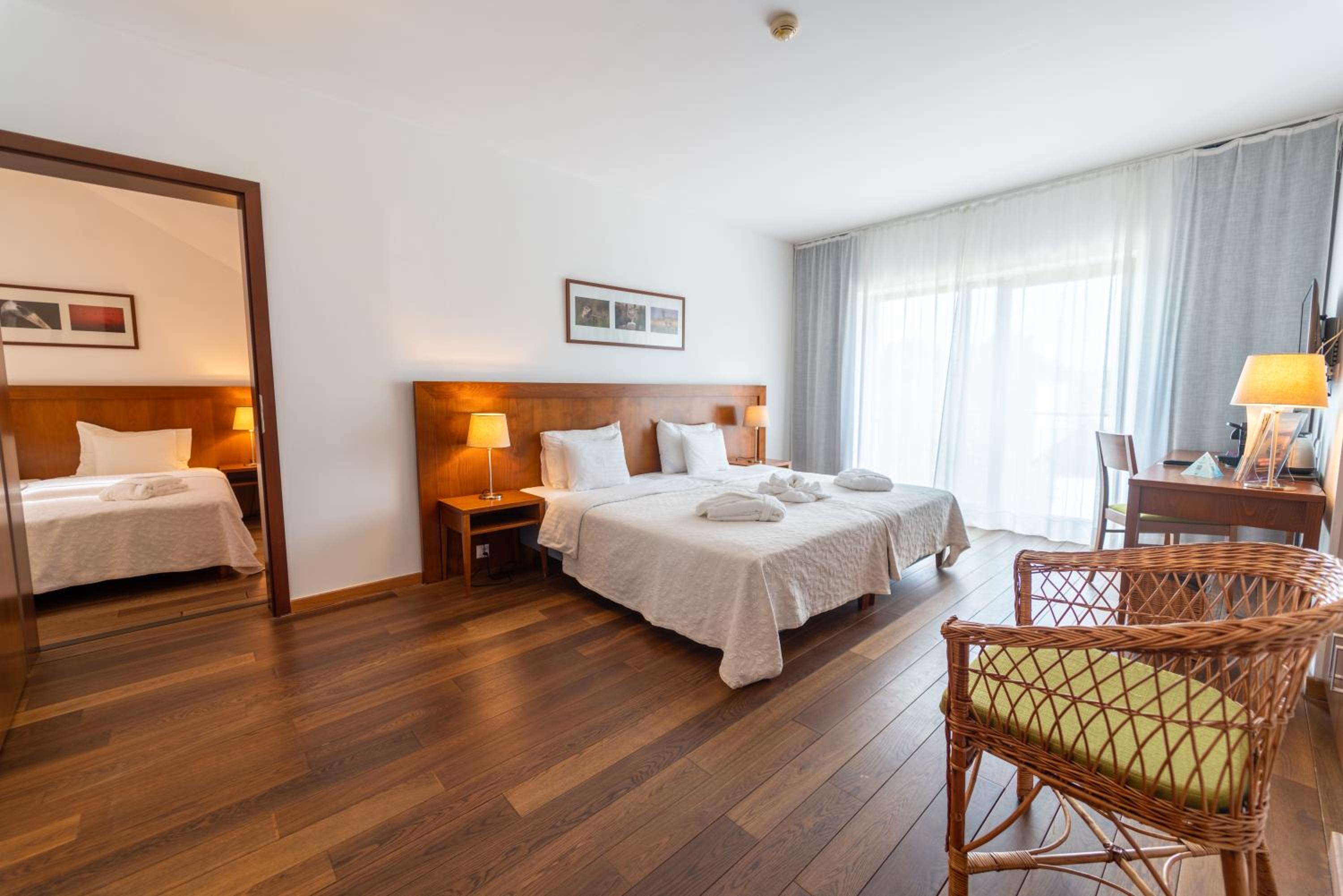 Suite - Photo 5