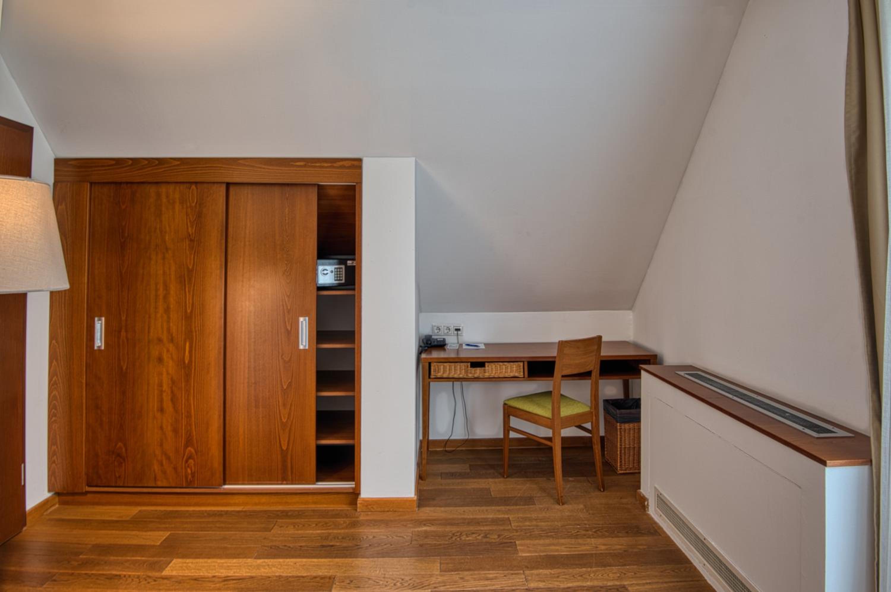 Two-Bedroom Bungalow - Photo 3