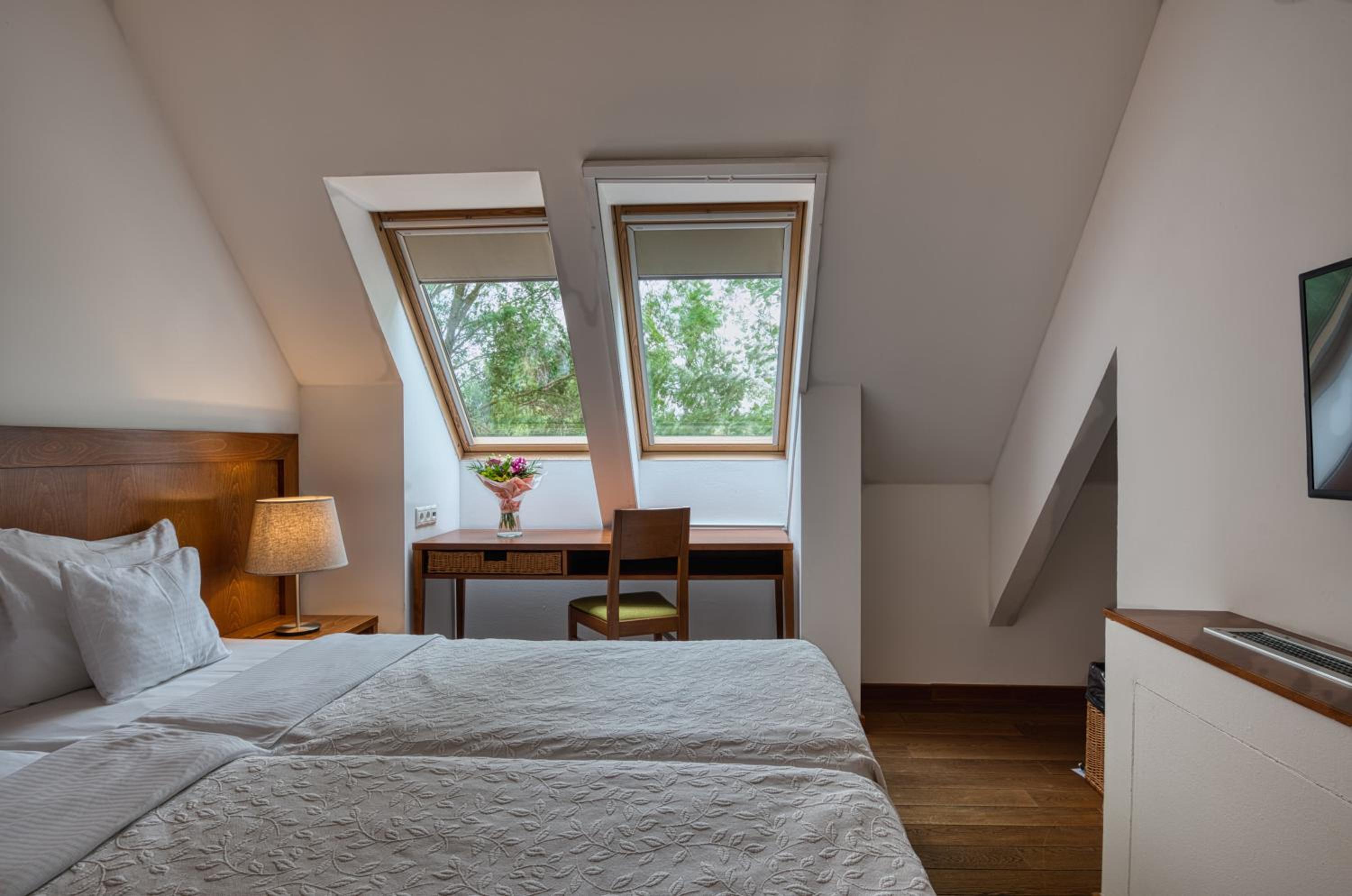 Two-Bedroom Bungalow - Photo 16