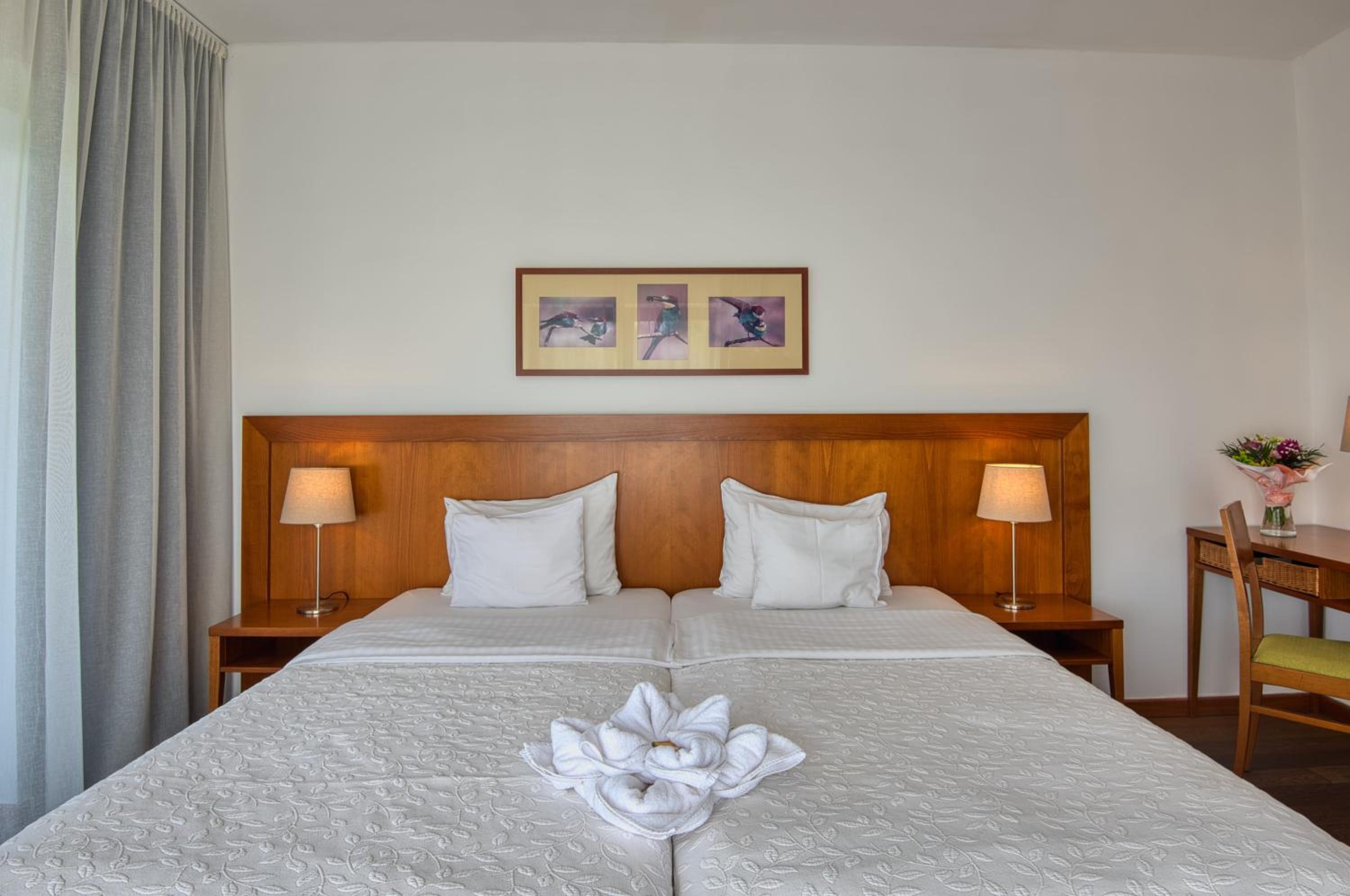 Triple Room with Bath - Photo 7