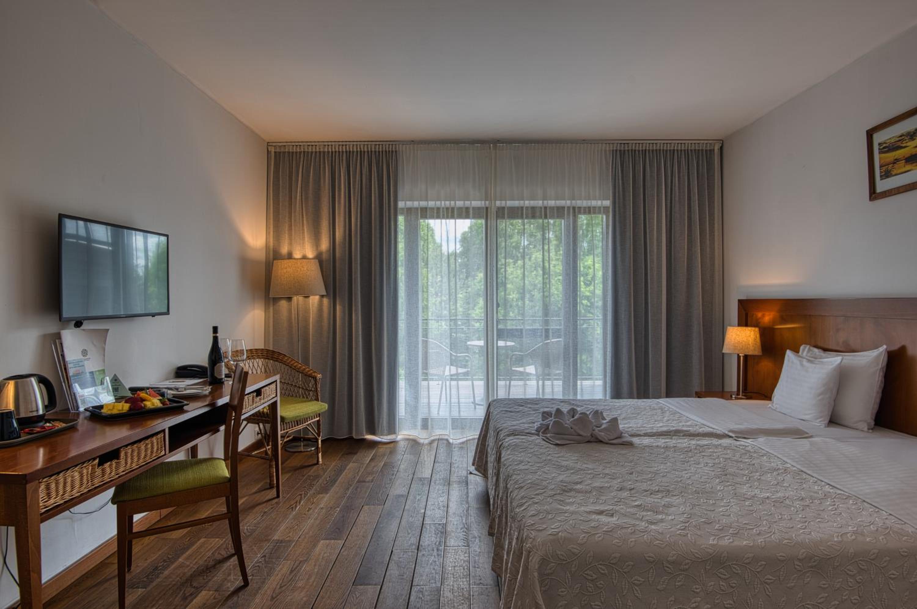 Triple Room with Bath - Photo 11