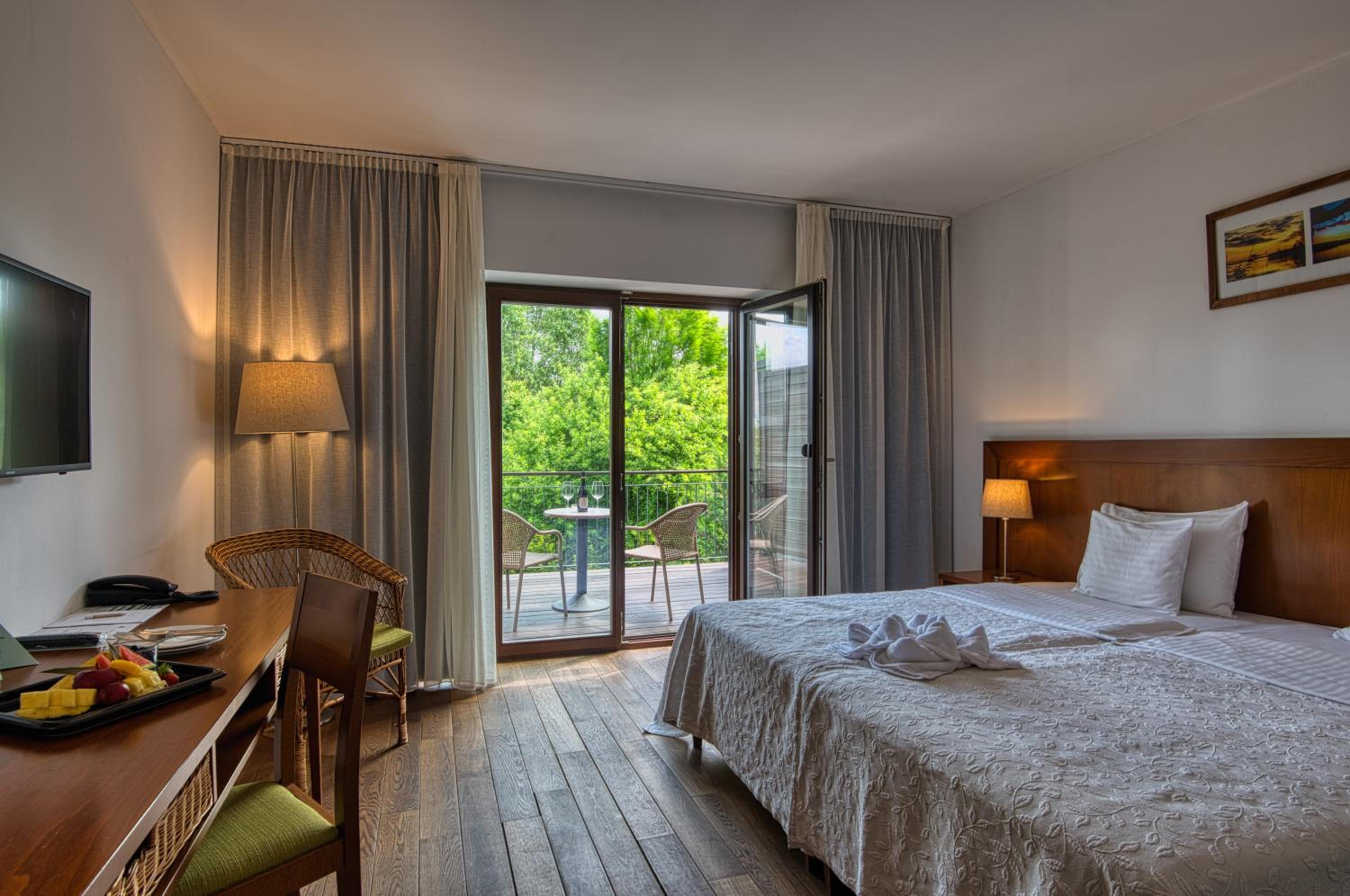 Triple Room with Bath - Photo 9