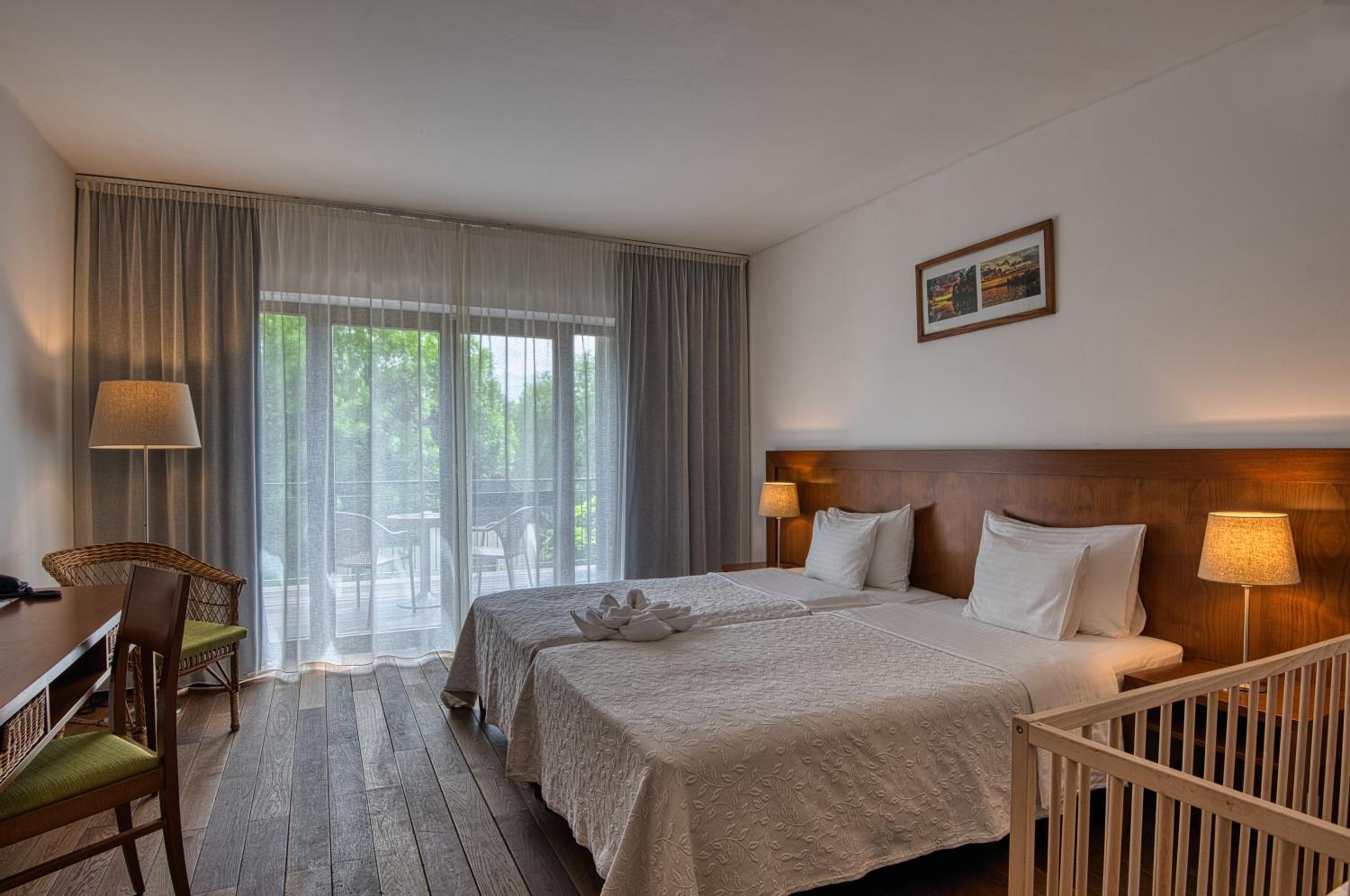 Triple Room with Bath - Photo 12