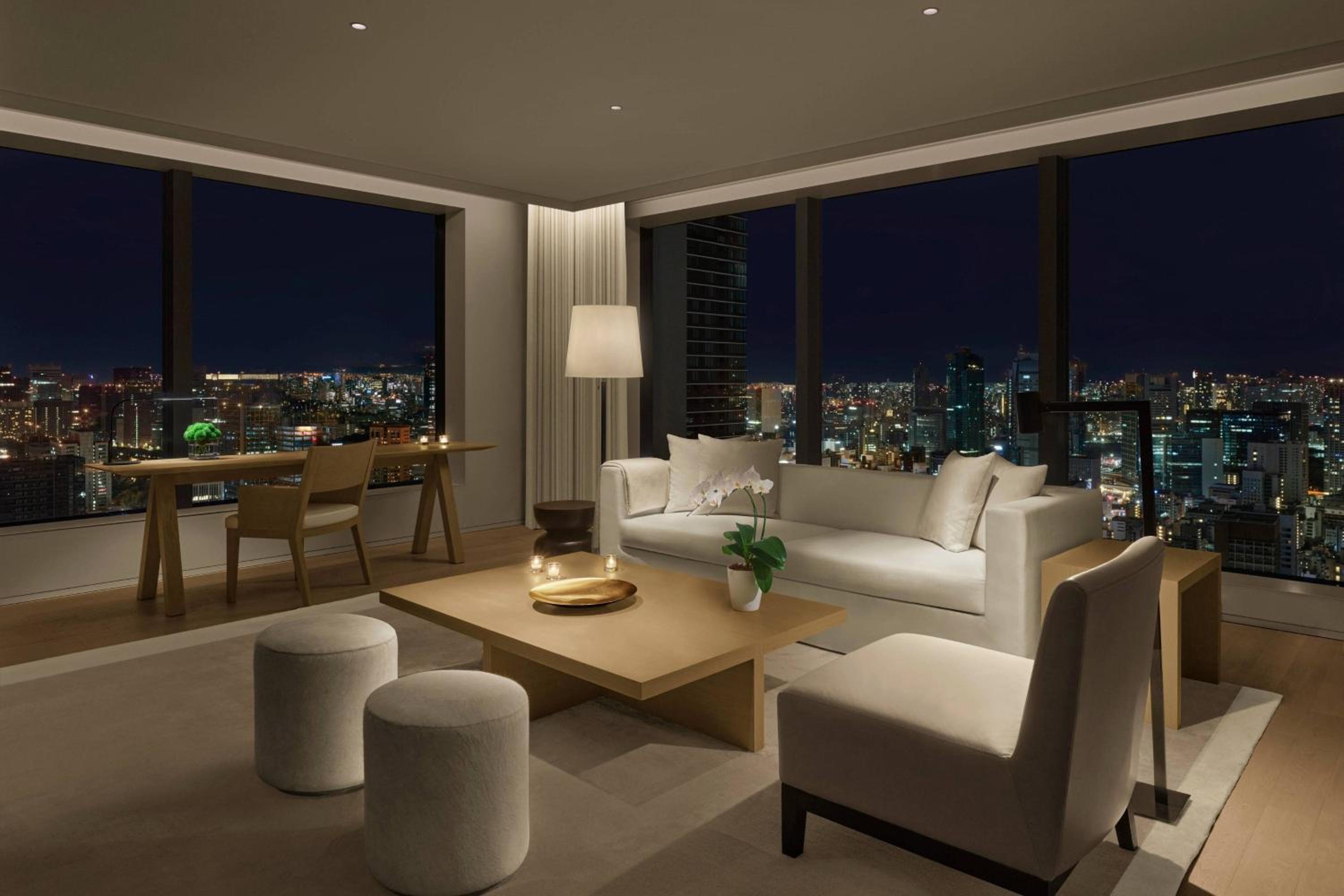 One-Bedroom Premier King Suite with City View