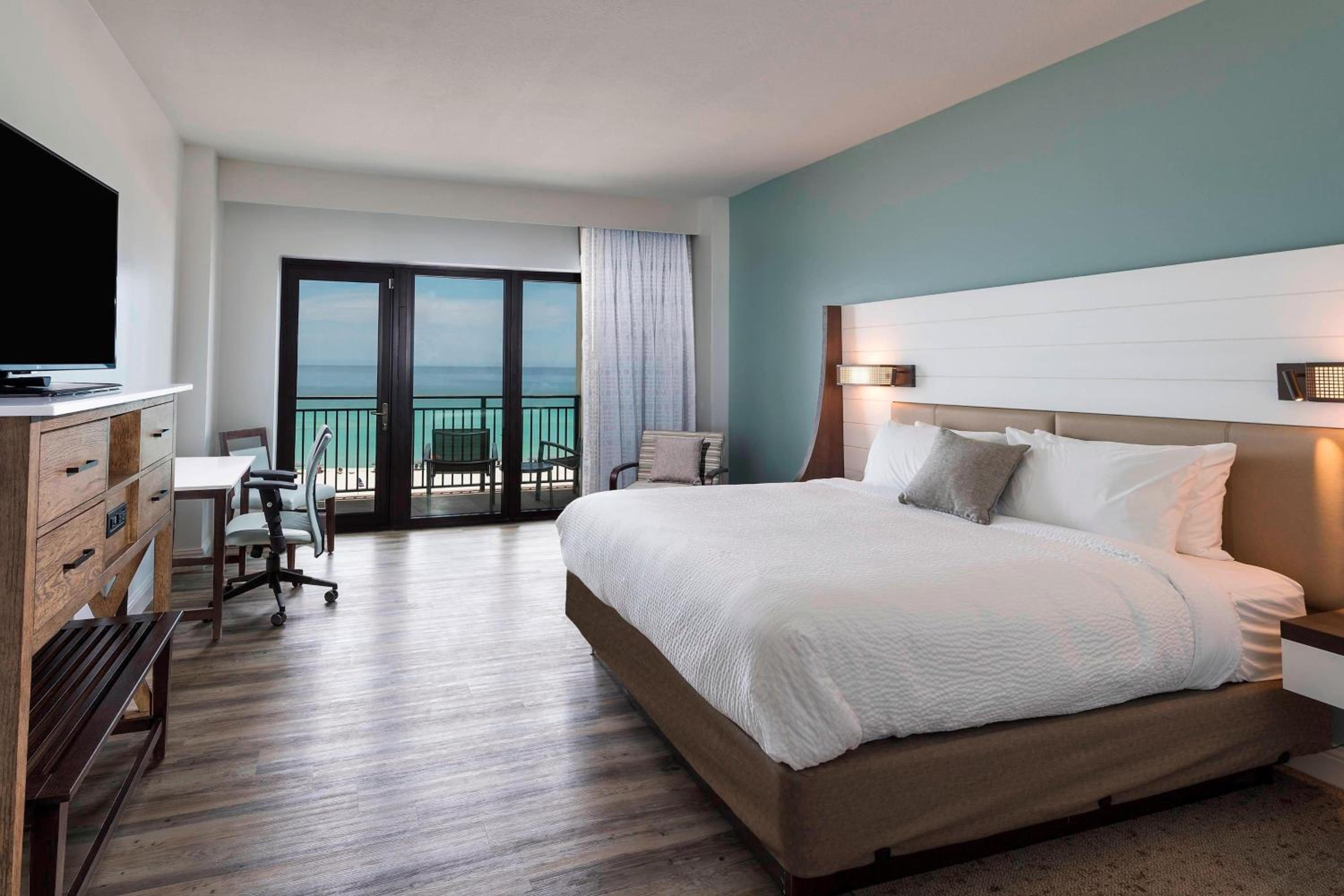 Deluxe King Suite with Sofa Bed and Balcony - Gulf Front