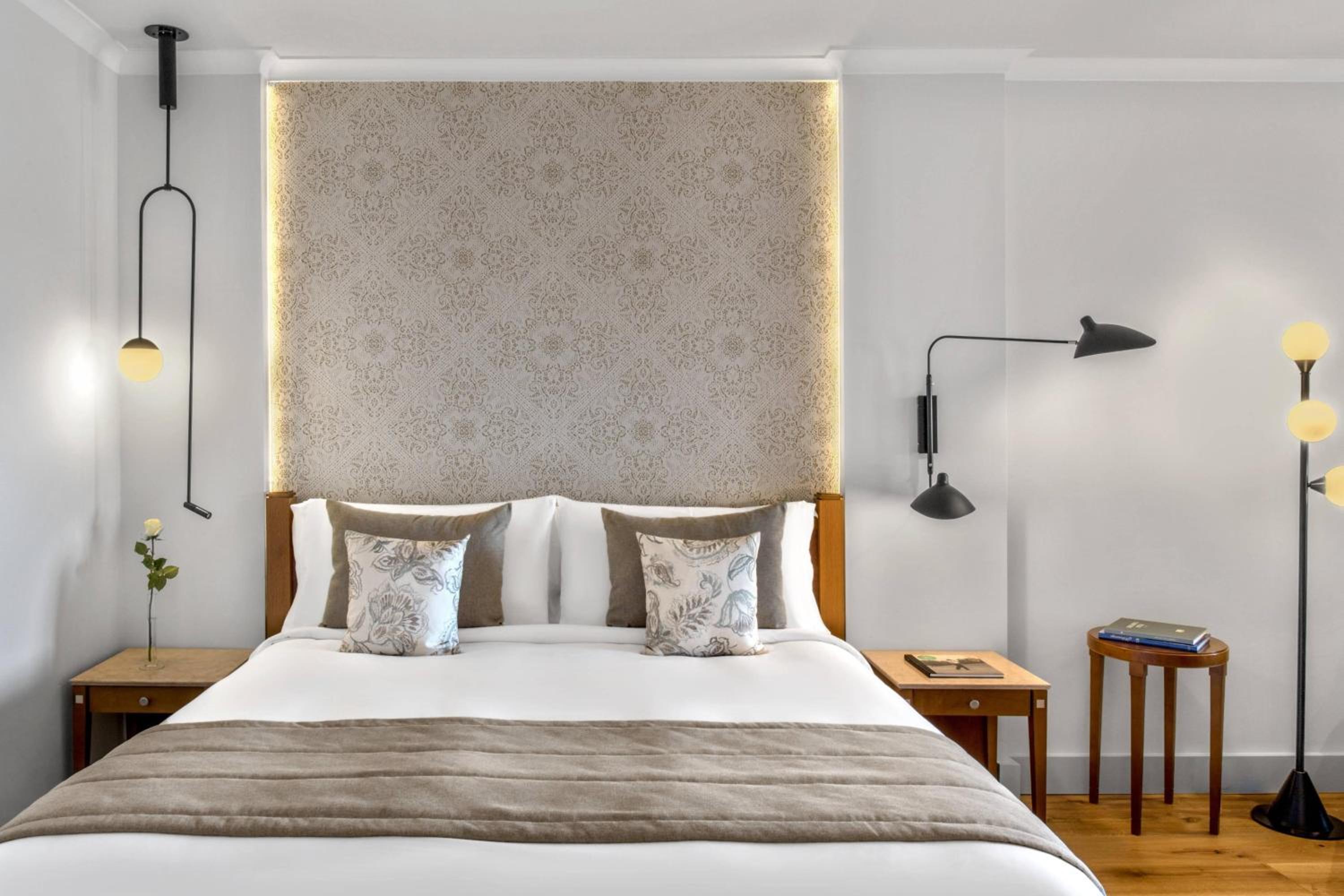 Deluxe King Room with Sea View thumbnail 6