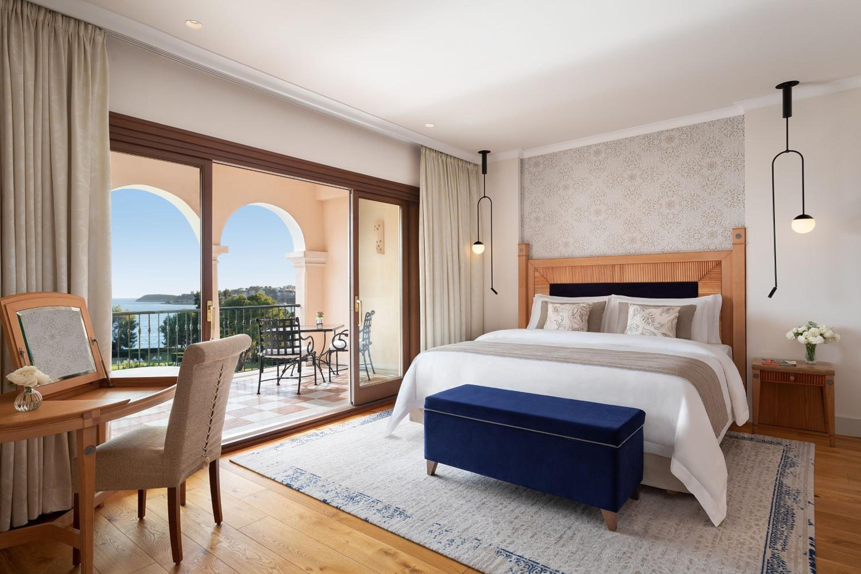 One-Bedroom King Suite With Balcony And Sea View - Ocean One