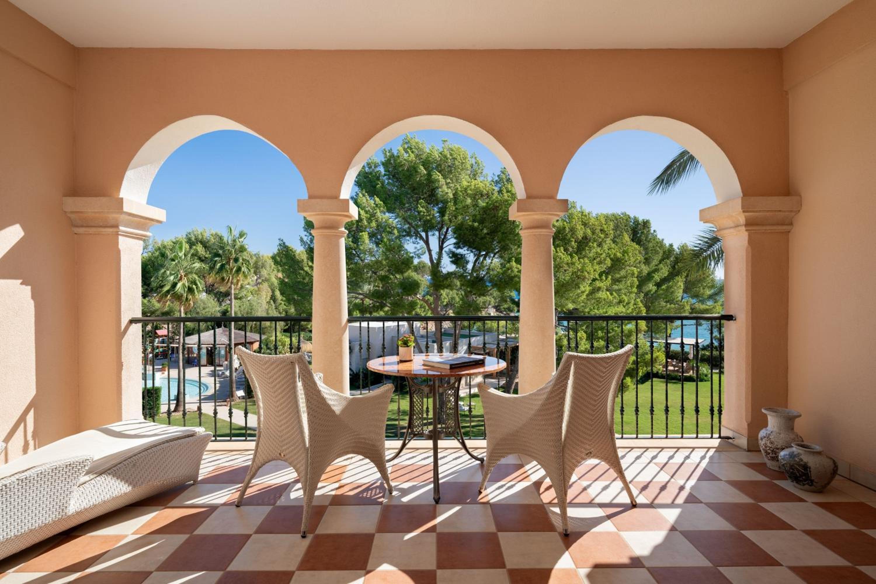 Grand Junior Suite with Resort View in Main Building thumbnail 6