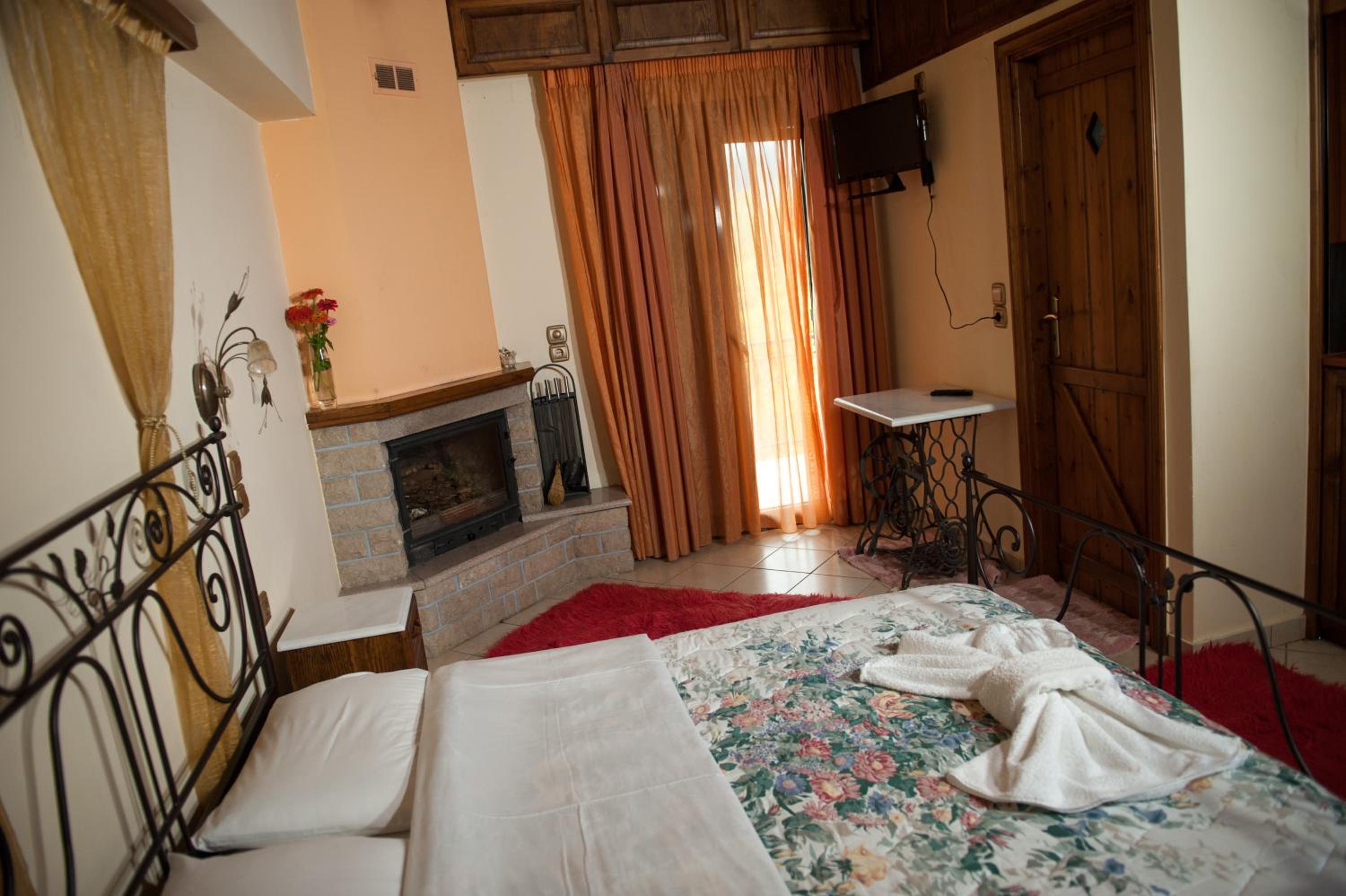Double Room - Photo 3