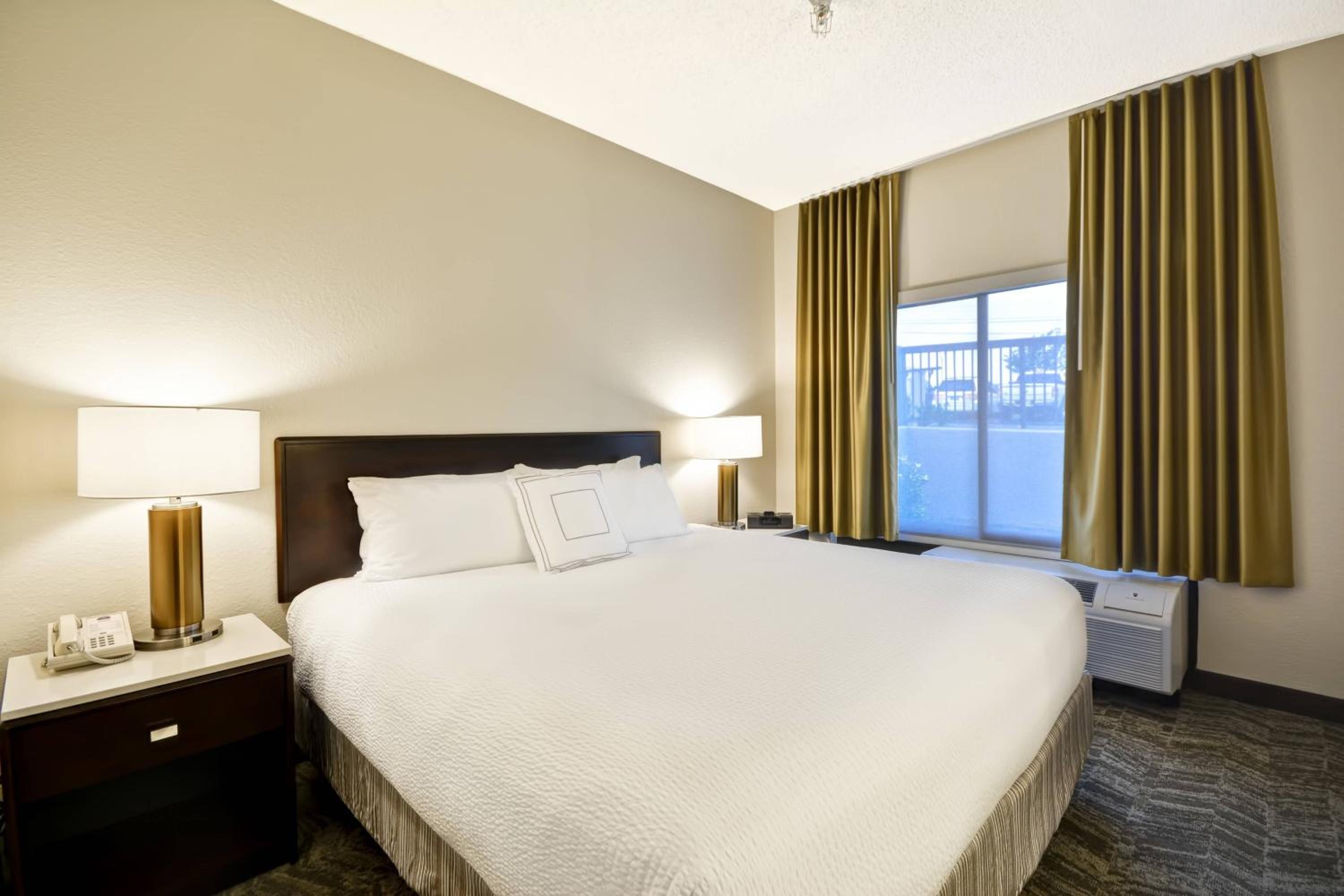 Available room thumbnail 5
