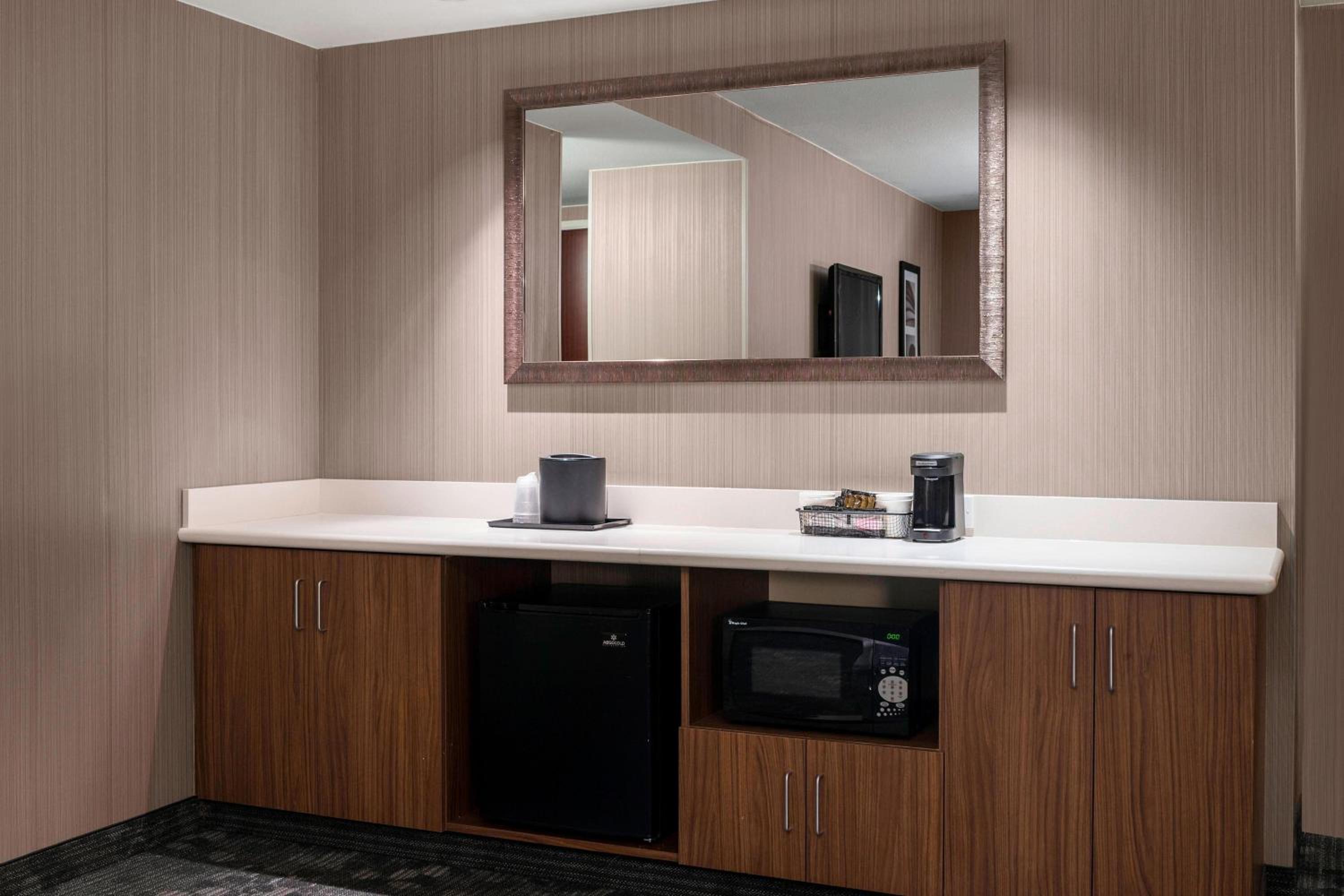 One-Bedroom Suite - Photo 2