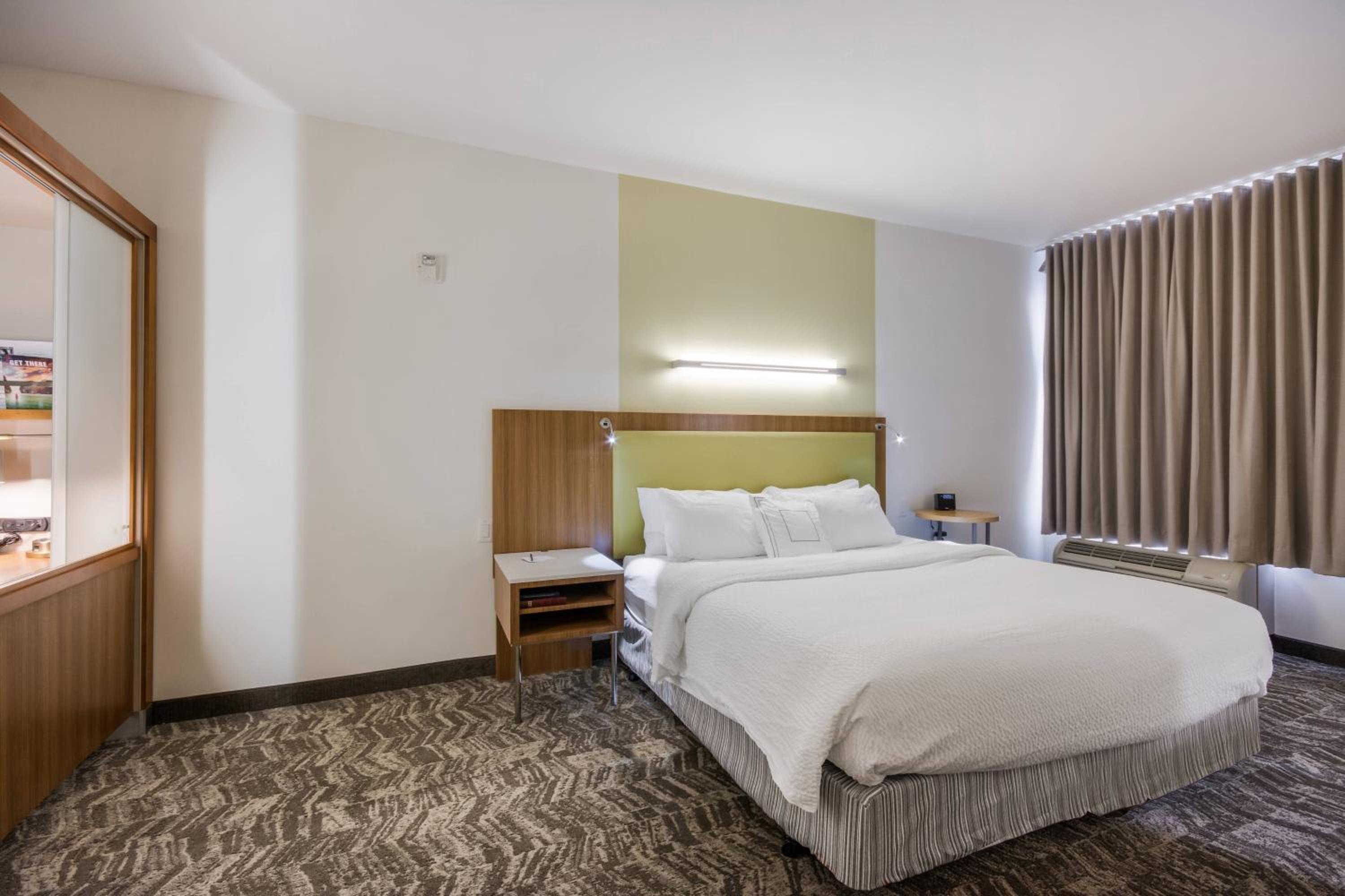 King Suite with Sofa Bed and Adapted Tub - Mobility and Hearing Accessible - Photo 2