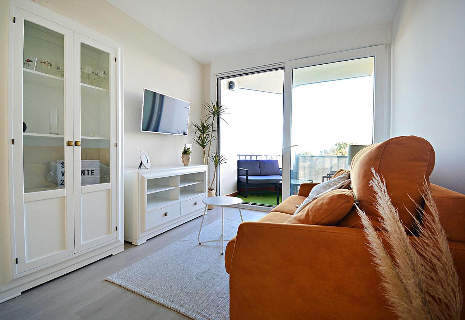 Apartamento de dos habitaciones con terraza y vista al mar