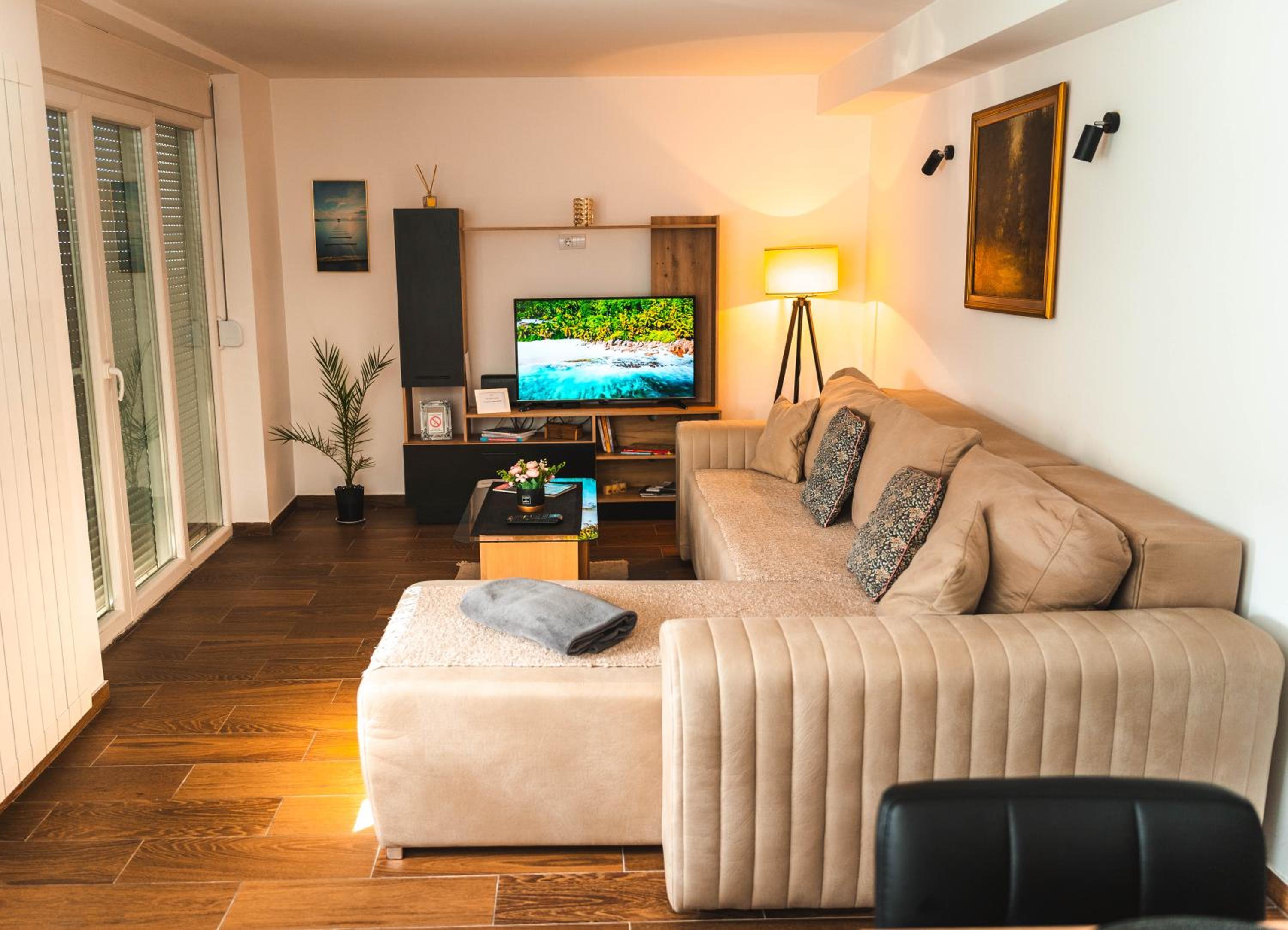 One-Bedroom Apartment photo 2