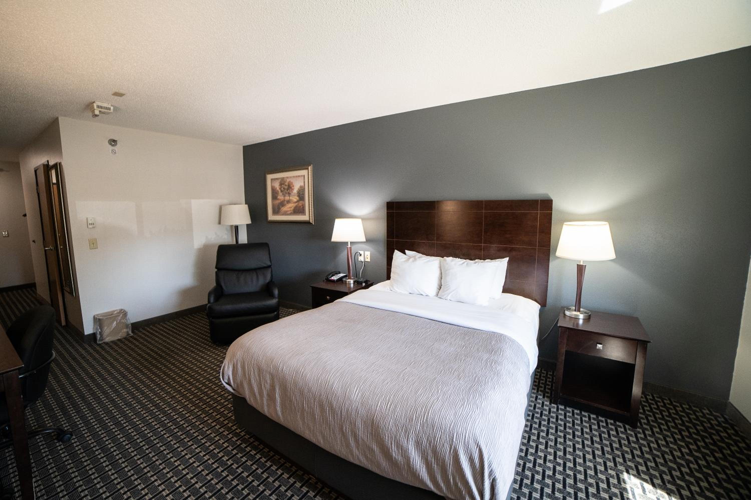 Queen Room - Accessible/Nonsmoking - Photo 3