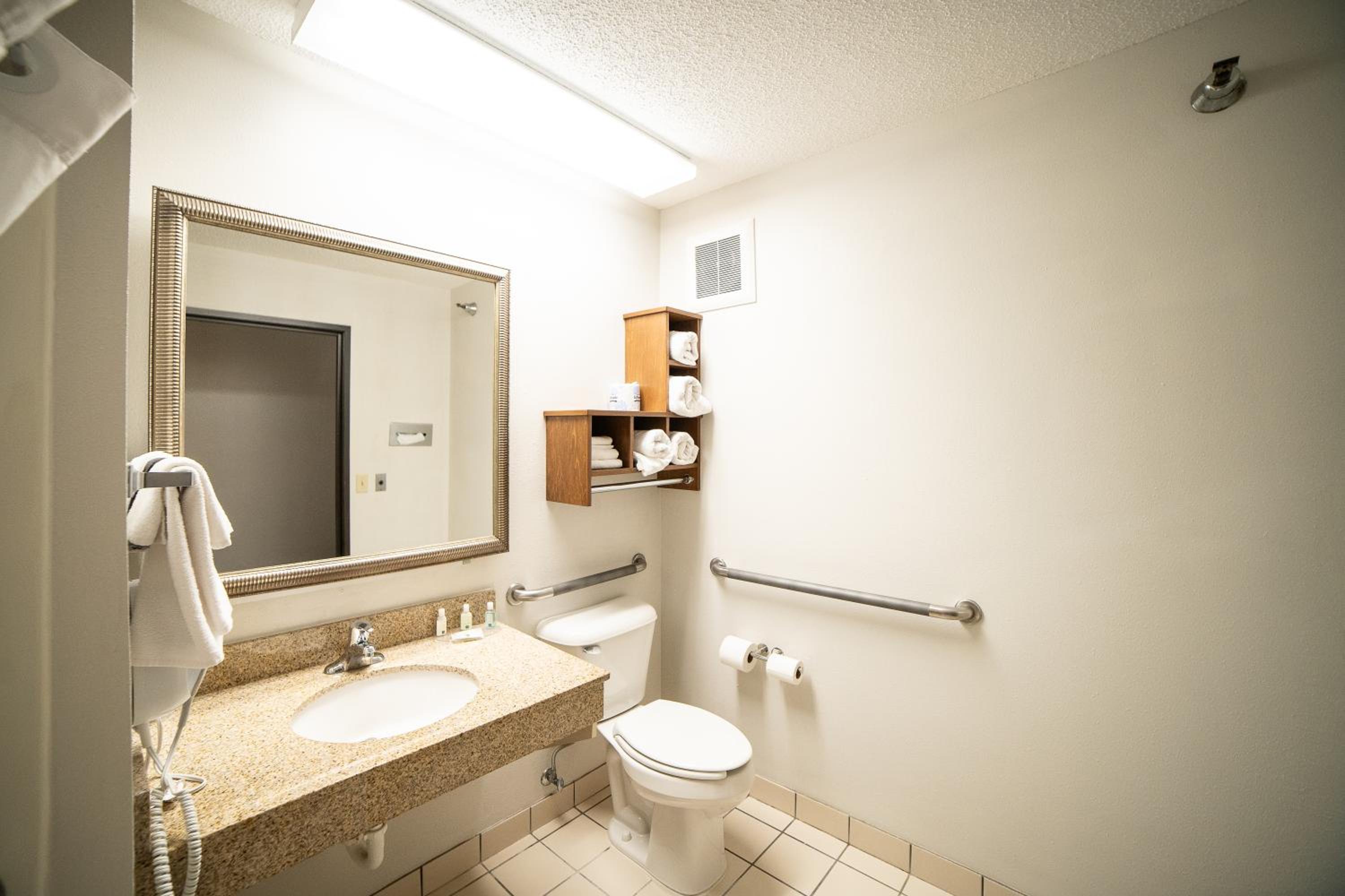 Queen Room - Accessible/Nonsmoking - Photo 2