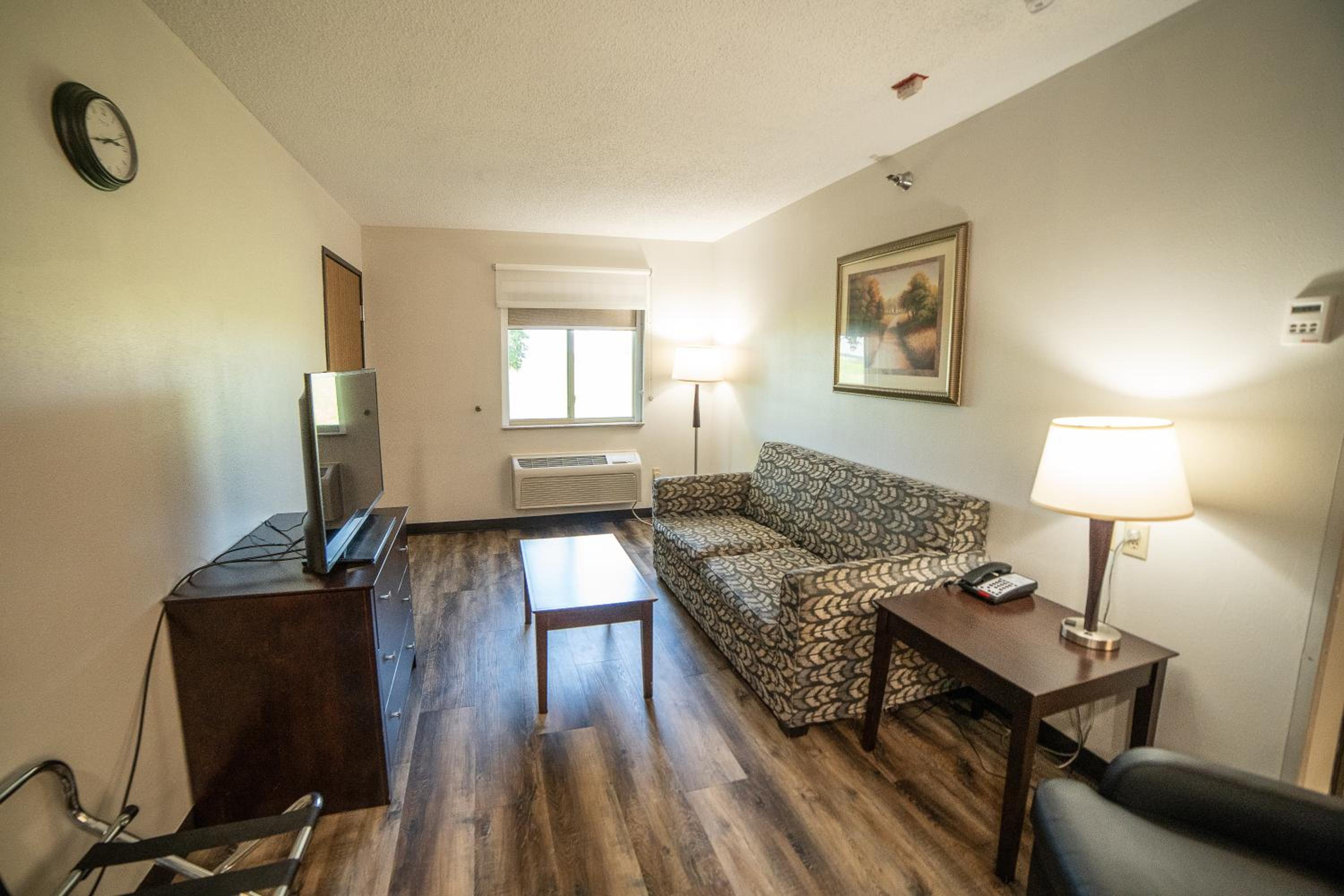 Queen Suite with Transfer Shower - Accessible/Non-Smoking photo 1