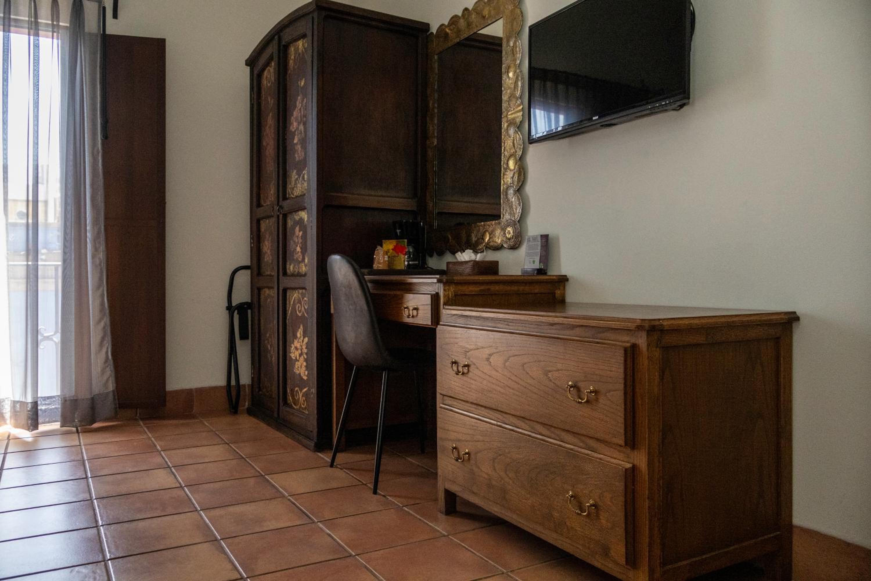 Standard Double Room with Two Double Beds - Photo 12