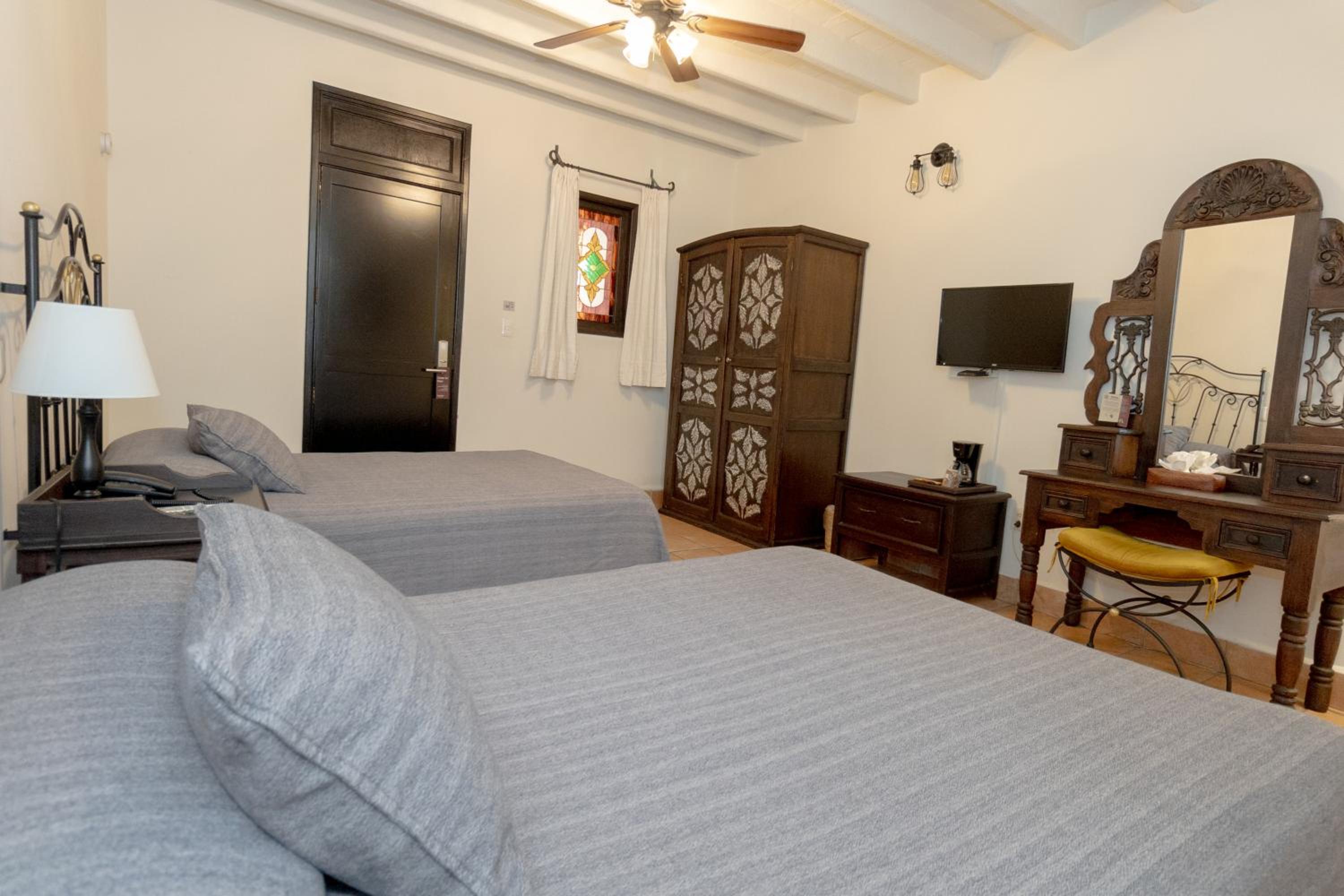 Standard Double Room with Two Double Beds - Photo 11