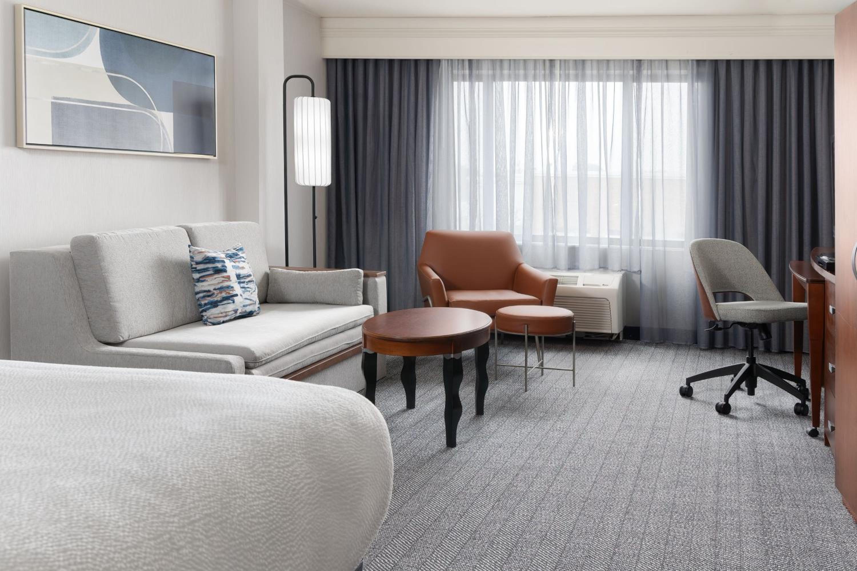 Larger Guest room, 1 King, Sofa bed - Photo 1