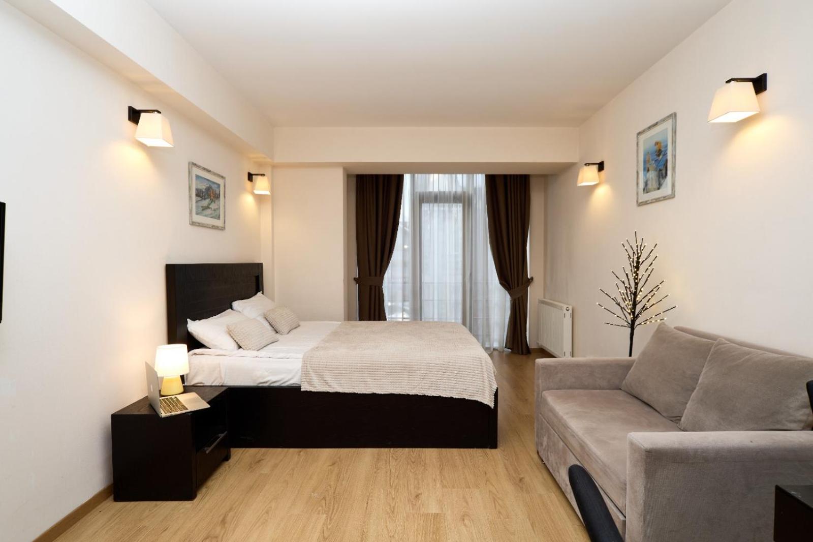 Studio Apartment with Balcony photo 1
