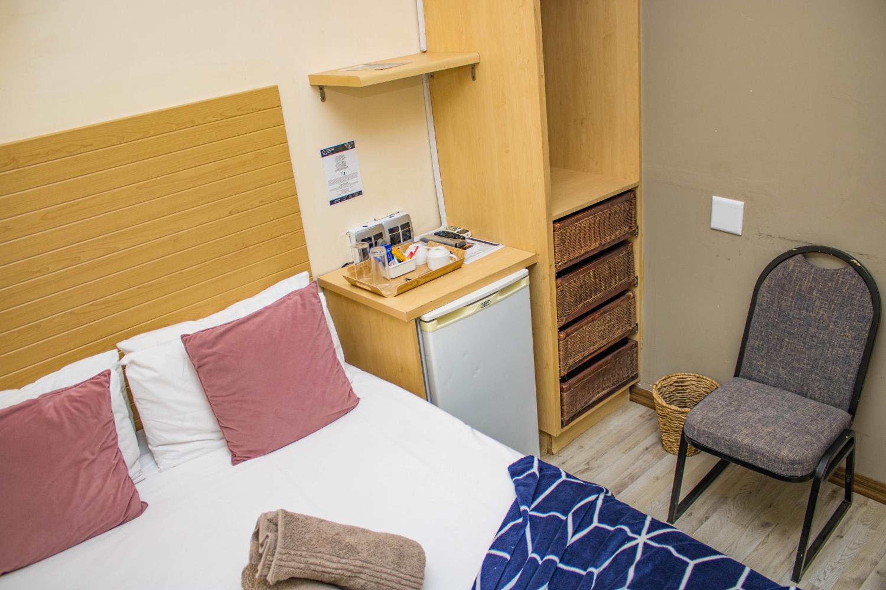 Budget Double Room photo 2
